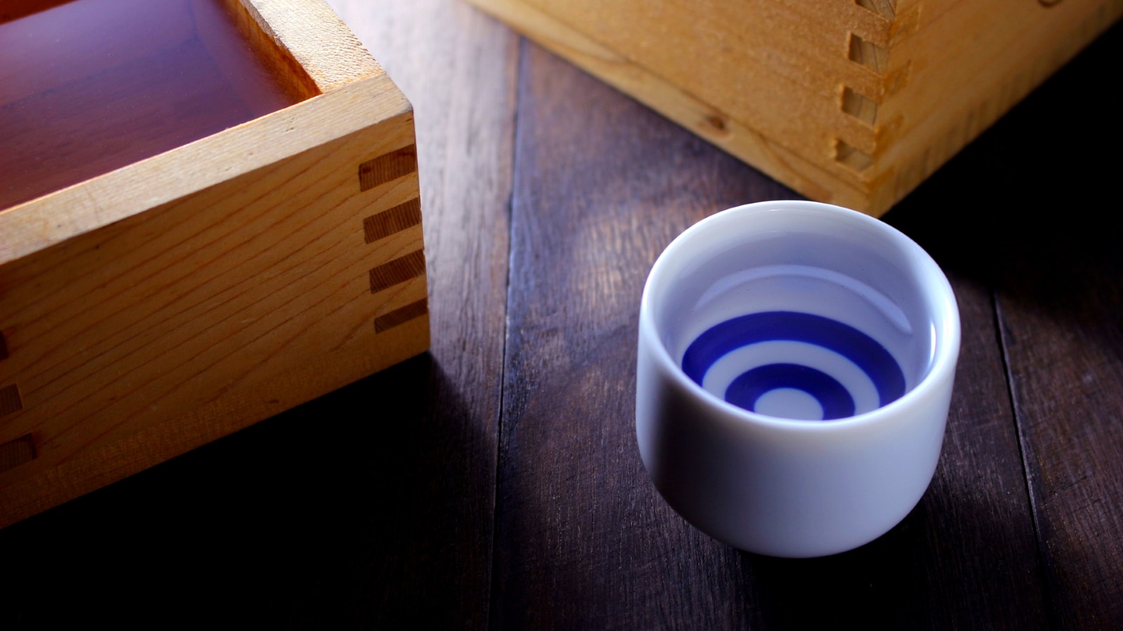 Local famous sake is prepared at the welcome lounge.