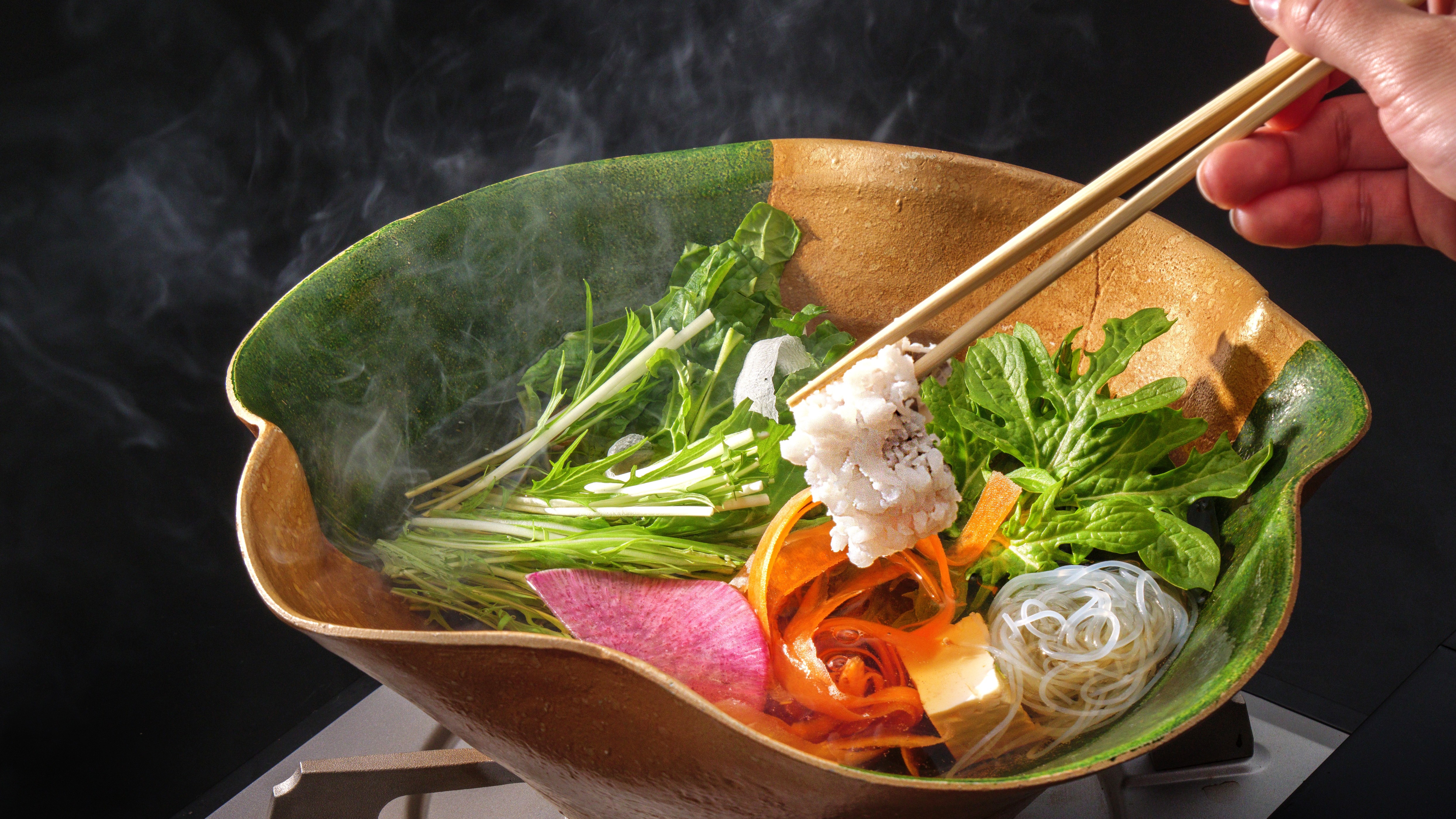 Enjoy seasonal kaiseki cuisine featuring carefully selected ingredients, including A5 certified Omi beef (Summer theme).