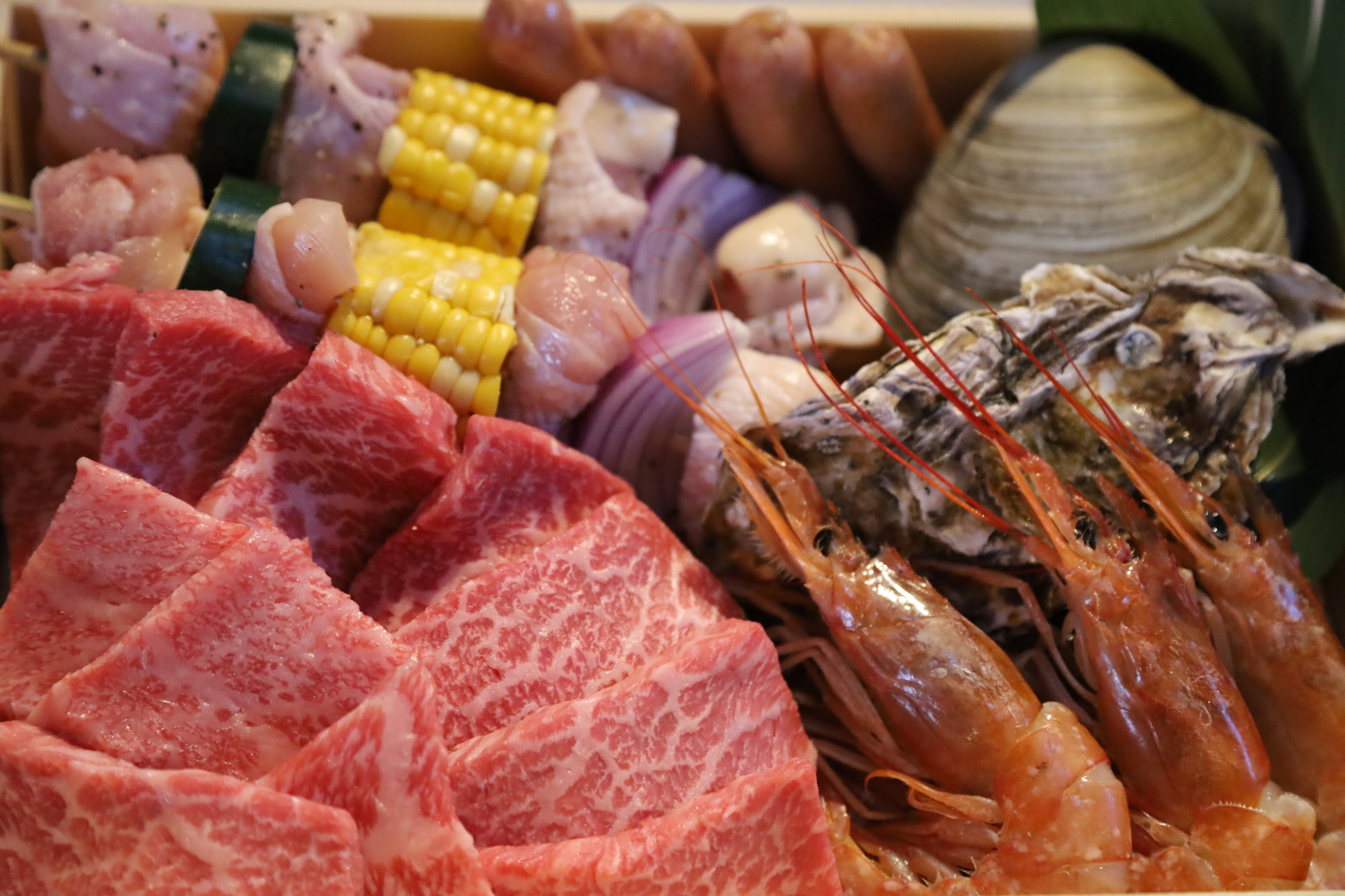 ☆Daging sapi Awaji dan hidangan laut BBQ☆