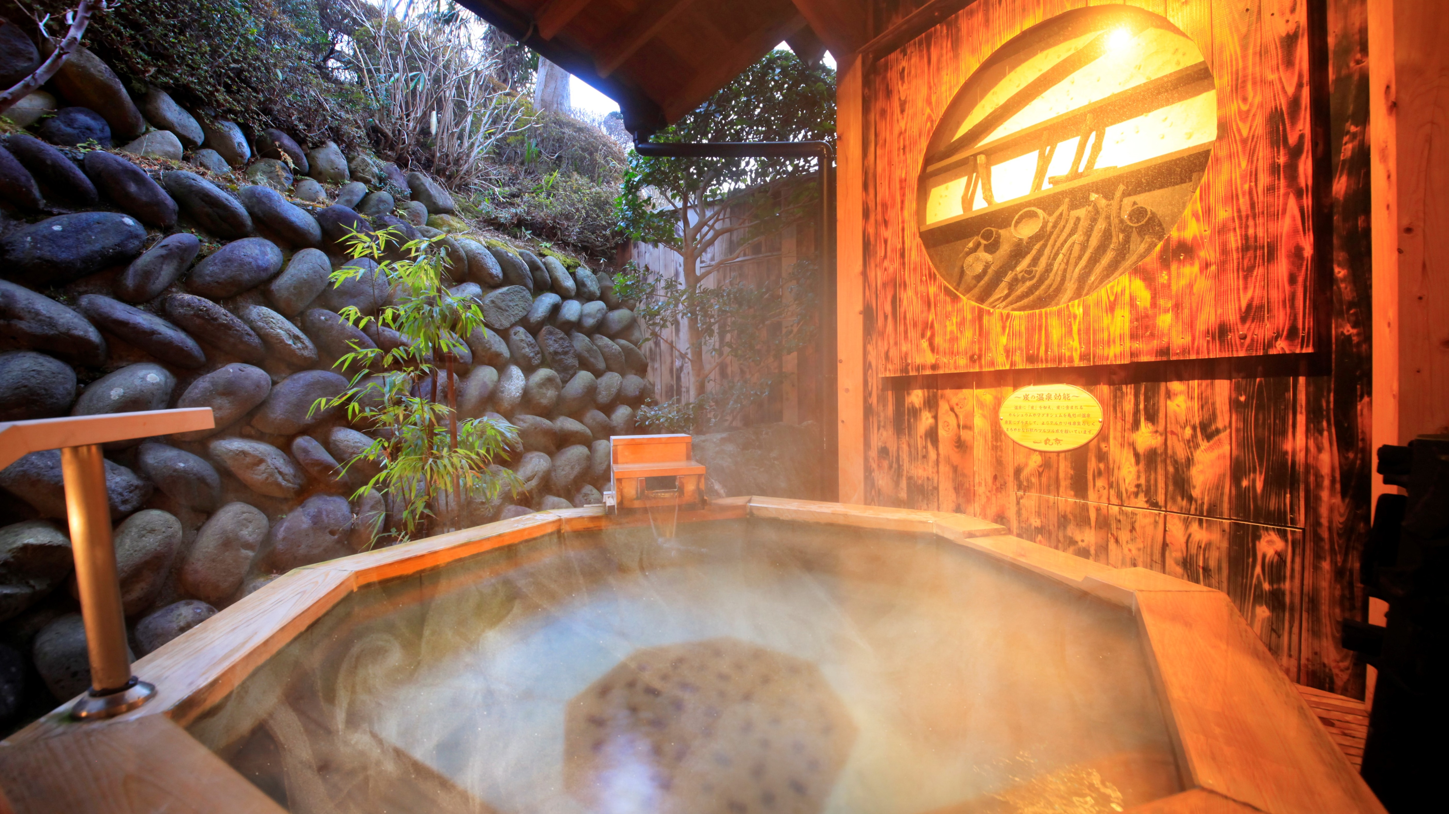 Large communal bath night view