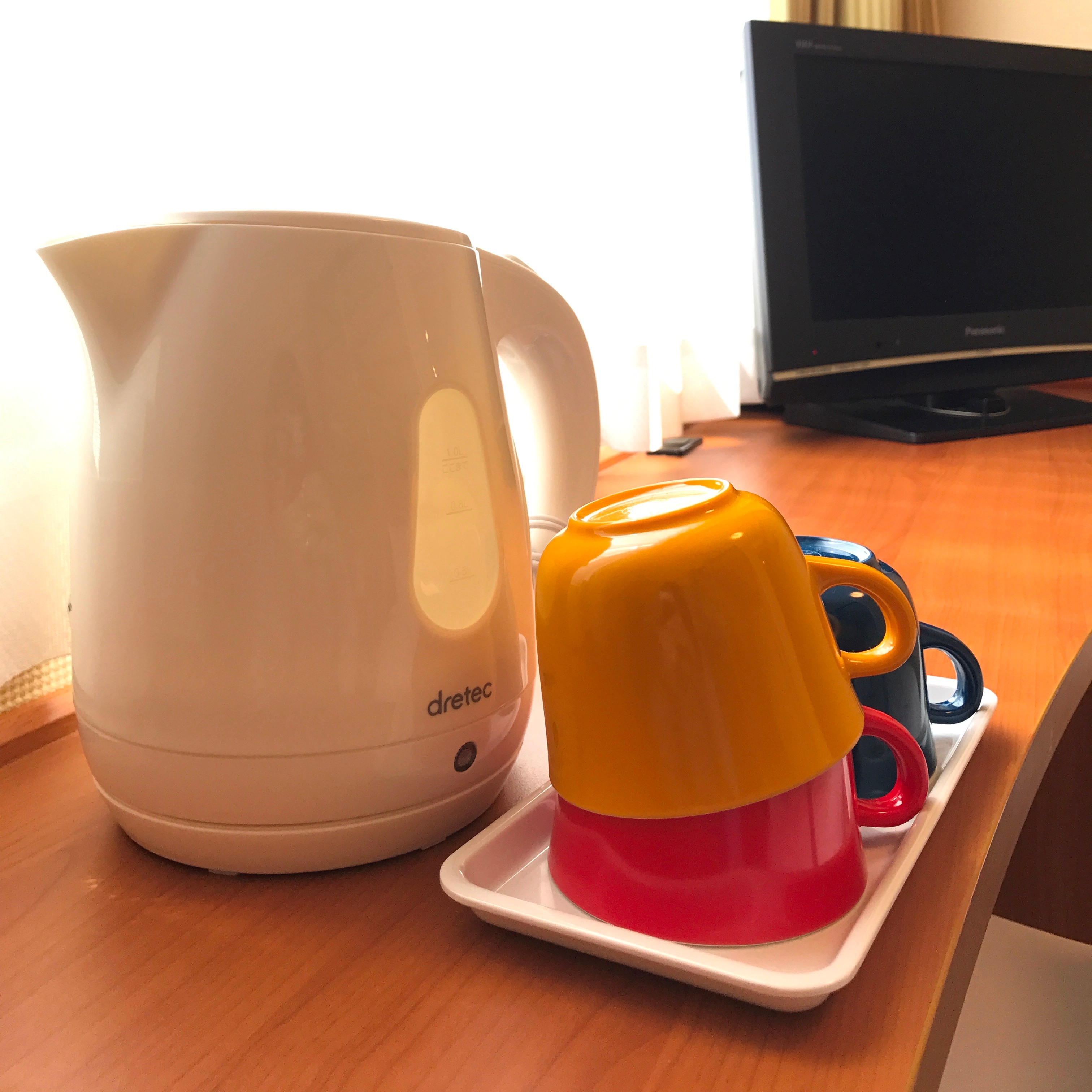 ◆ Electric kettle / cup ◆ Available in guest rooms.