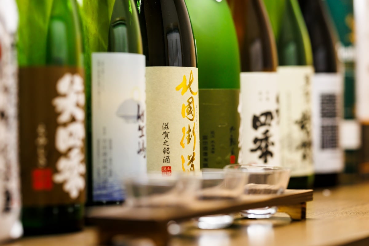 我们的酒吧“IPPUKU”提供当地清酒、葡萄酒、精酿啤酒等饮品。
