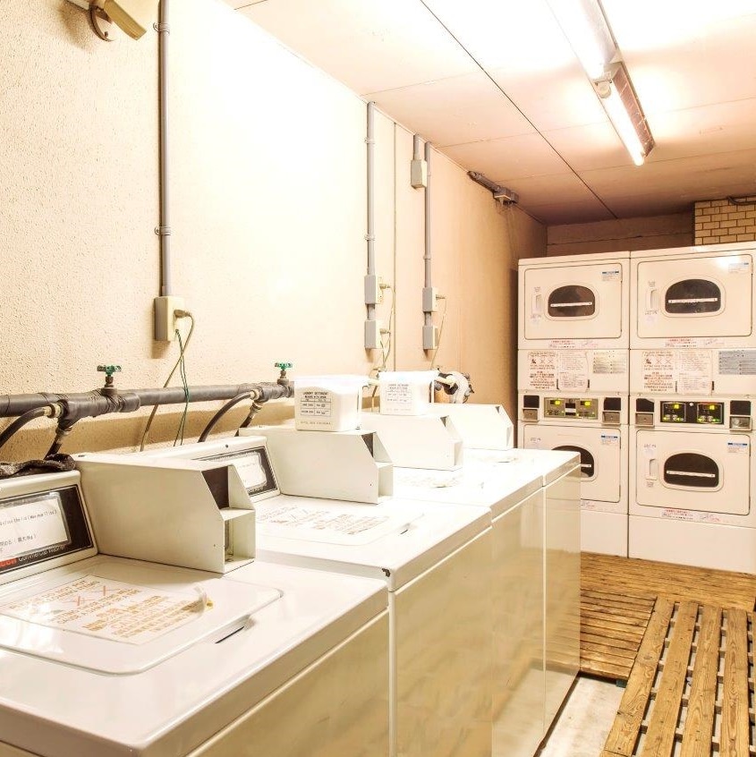 24-hour free laundry corner (with detergent)