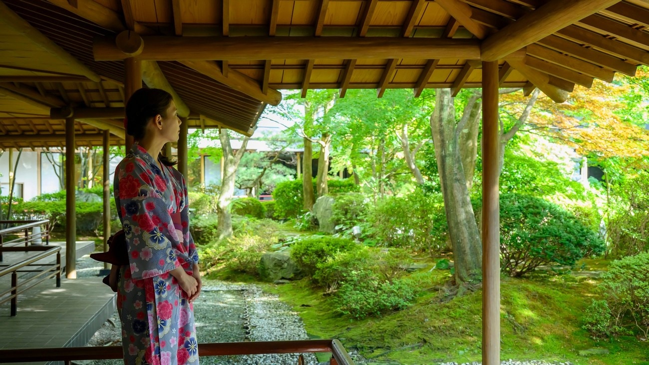 Enjoy the pleasant breeze, the cool pond, and the lush greenery.