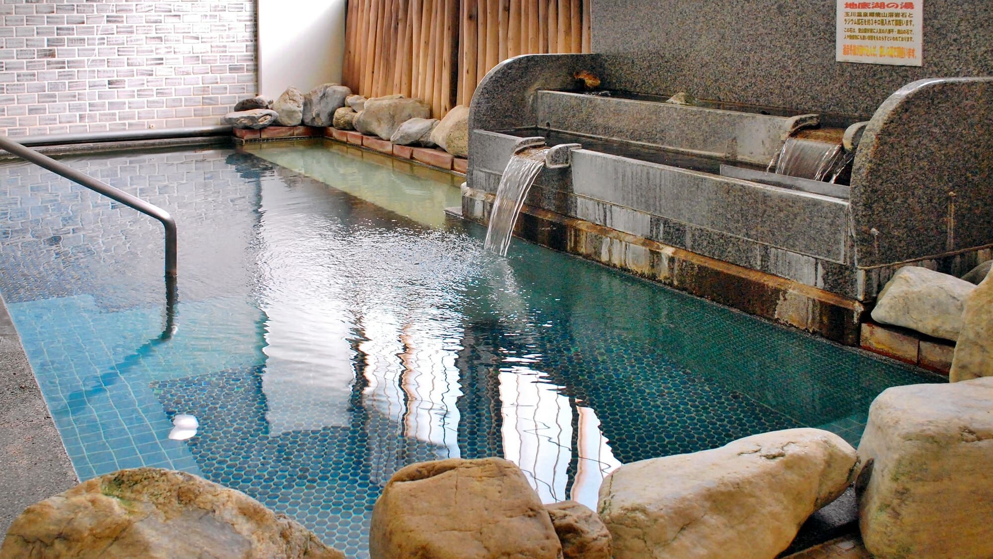[Large public bath] Once you get in, you'll definitely want to stay in the bath for a long time.