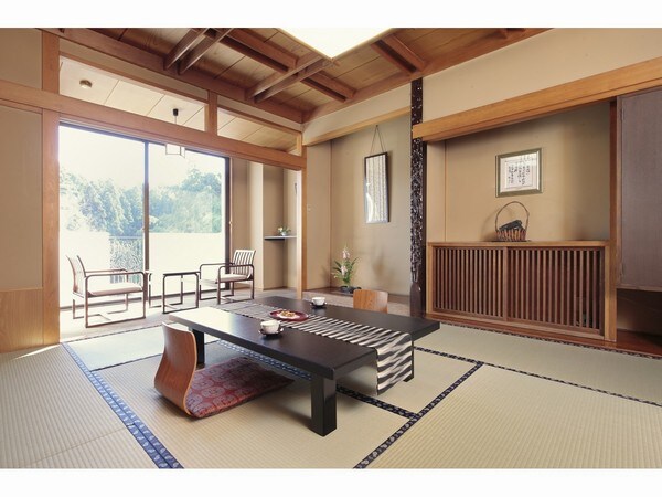 Japanese-style room 10 tatami mats facing south