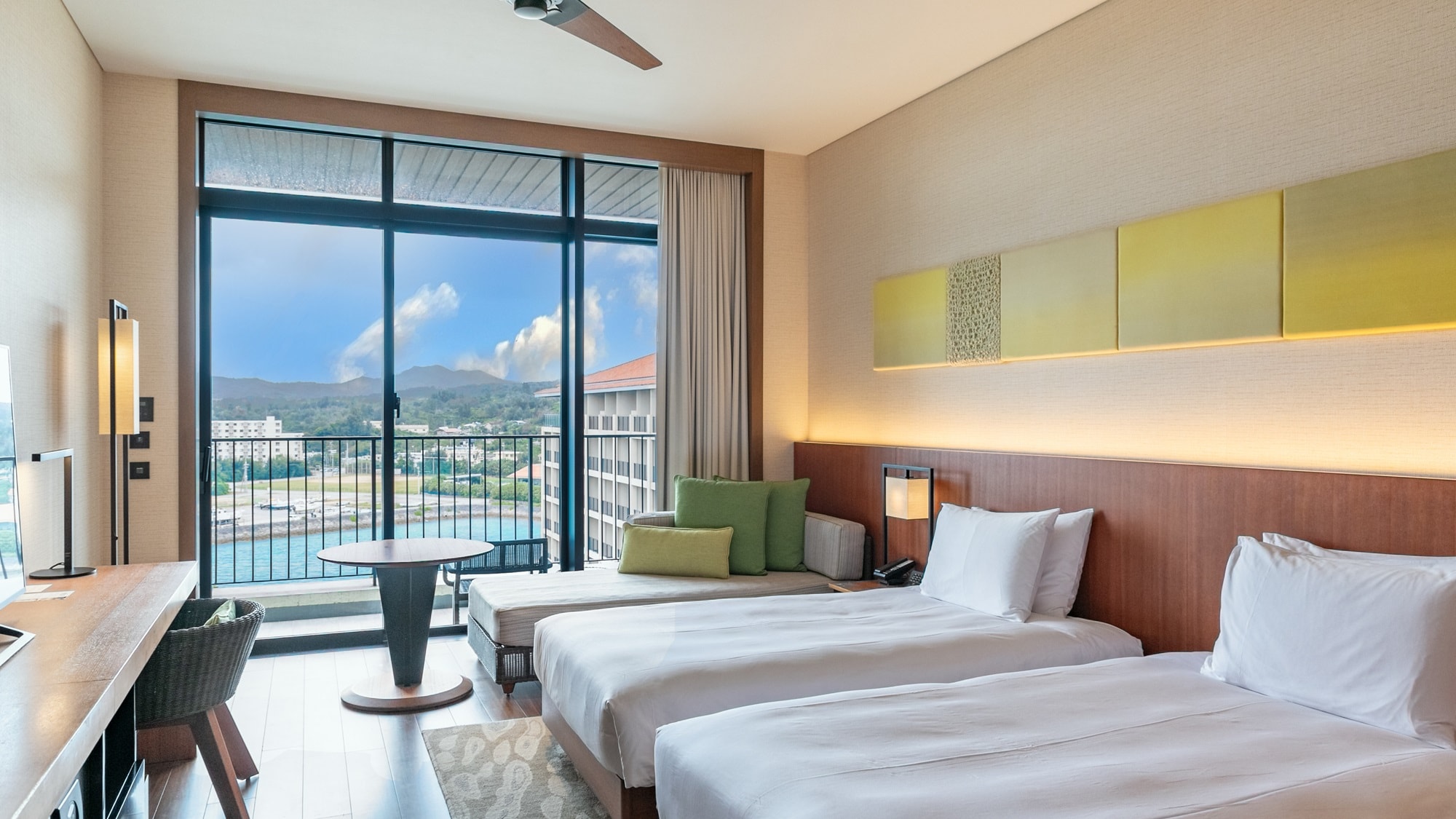 [Twin] A room with an open-air balcony overlooking Seragaki Fishing Port, the coast of Nago Bay, and the beautiful ridge of Mt. Onna.