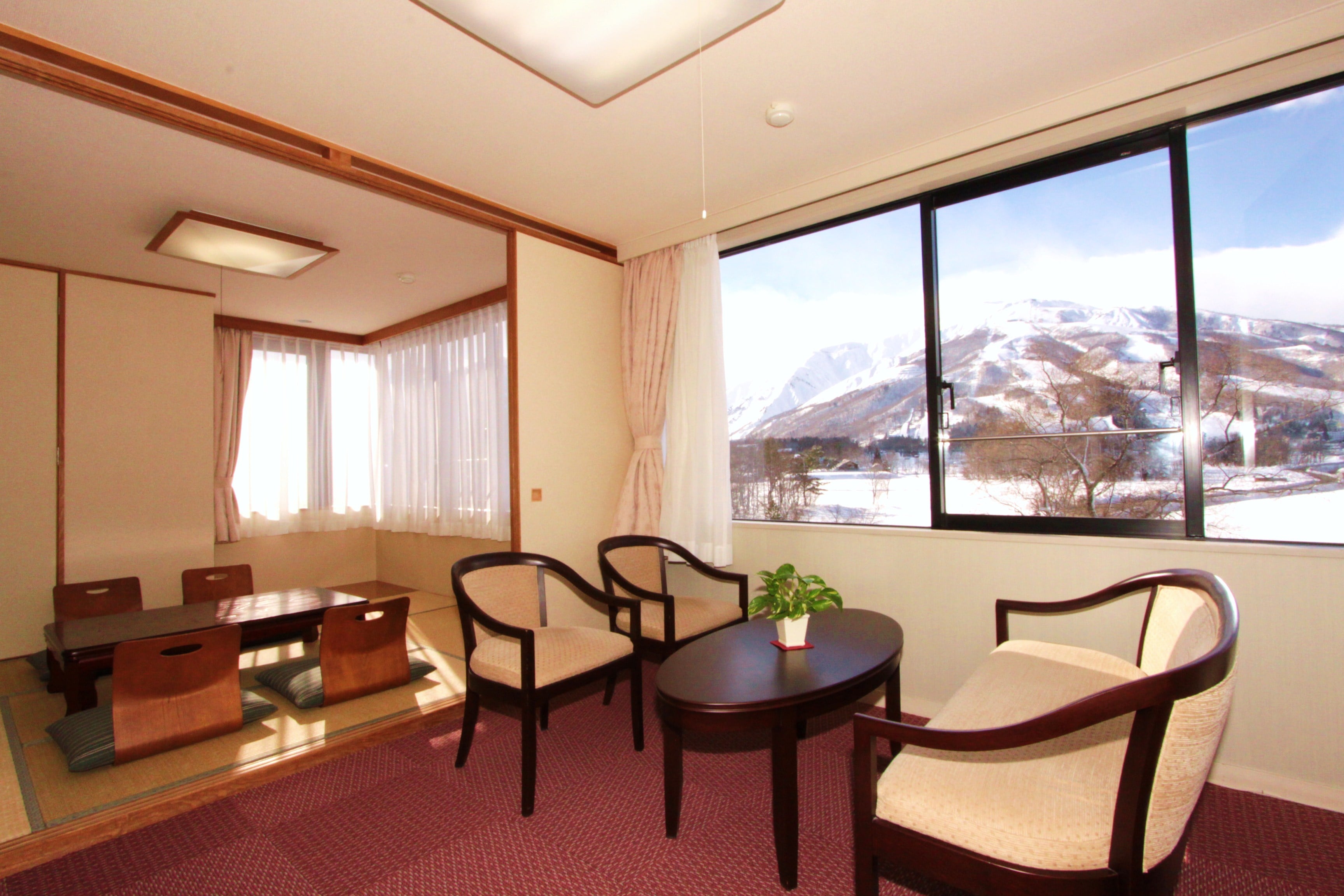ห้องพักแบบครอบครัวสไตล์ญี่ปุ่นและตะวันตกพร้อมทิวทัศน์หิมะ