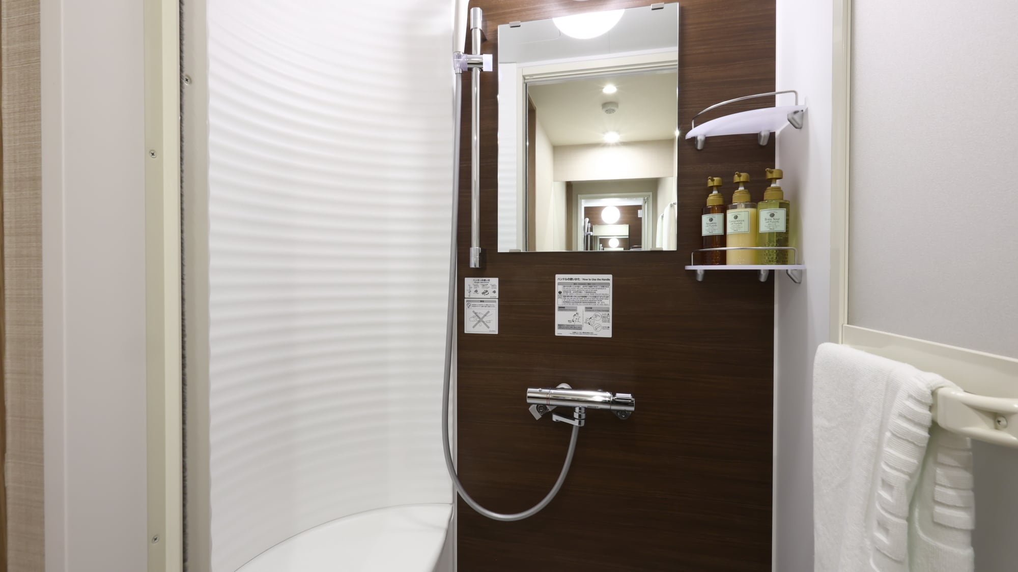 [Room] Shower booth with chair