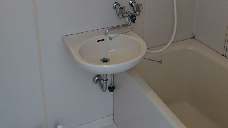 *Kamar mandi dalam/