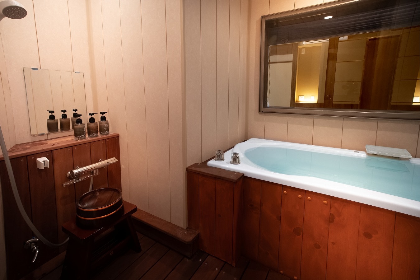 Hot spring suite for two “Tsunagu”