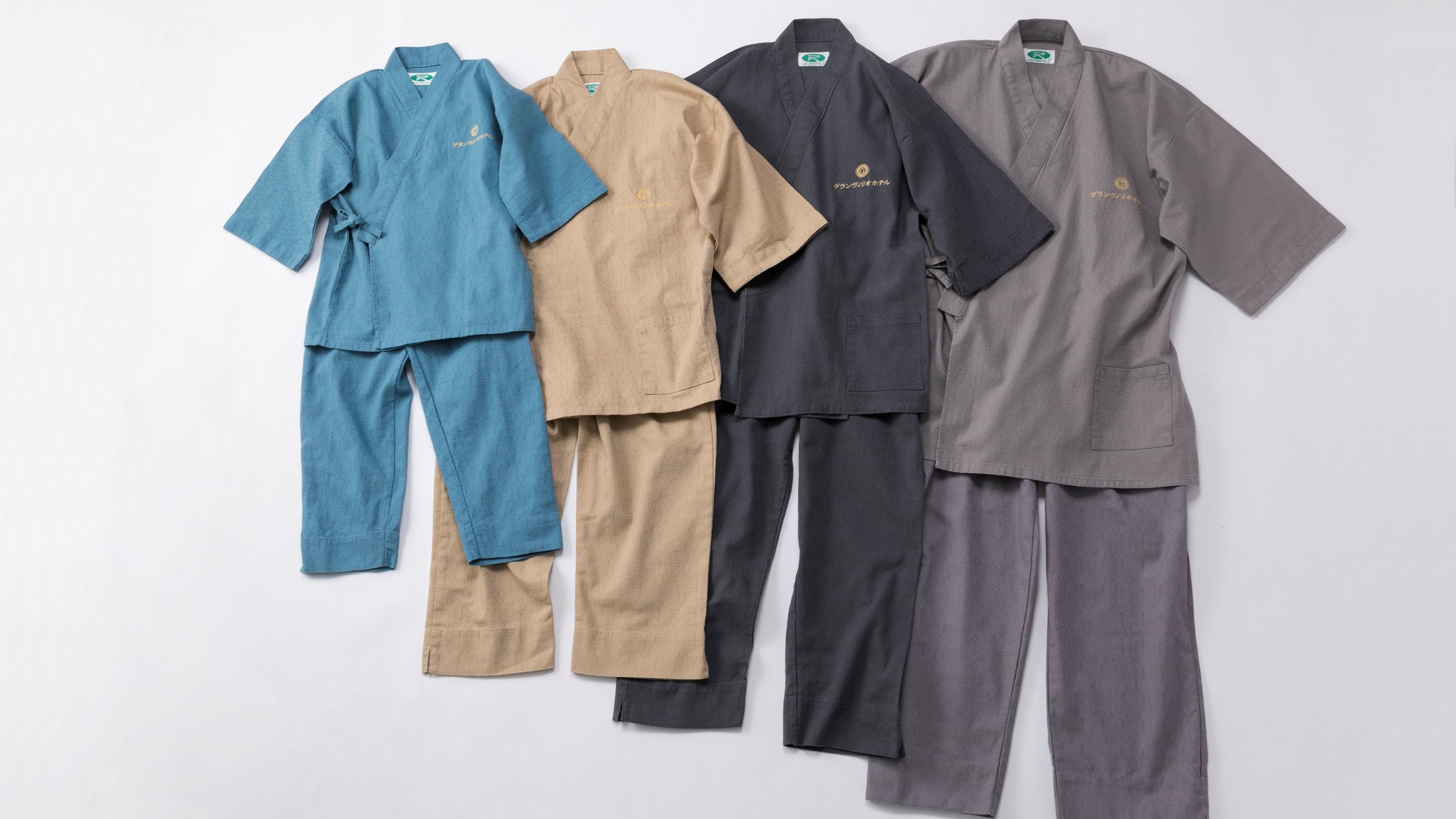 Jinbei: Jinbei for children and those with large bodies are available at the colored yukata corner.