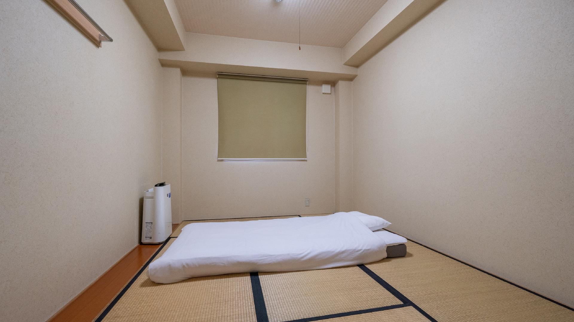 Japanese-style room: 6 tatami mats