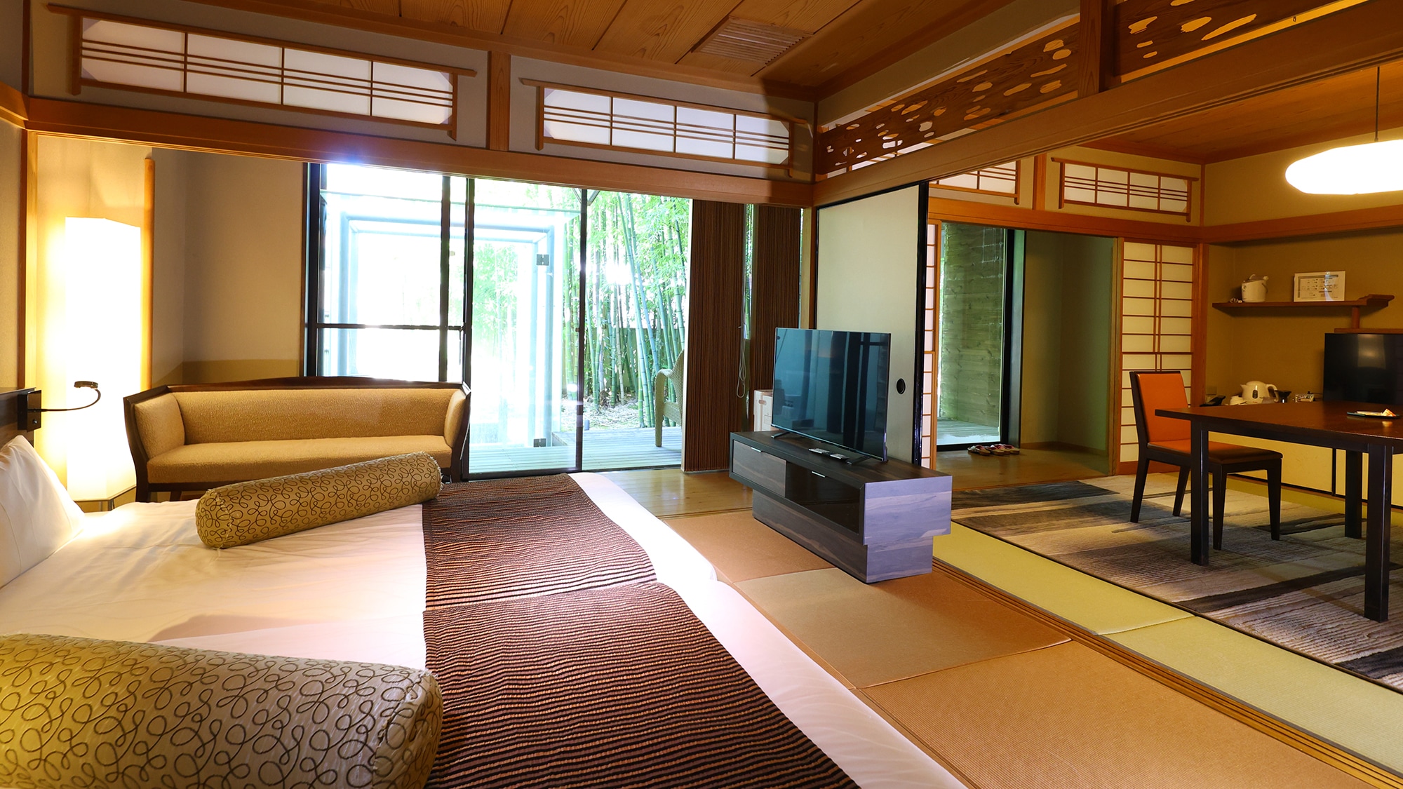 [Suzuran/Hamanasu] Two rooms equipped with low beds that blend in with the calm Japanese-style rooms