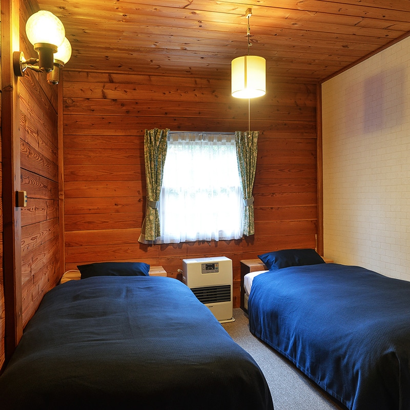 Cottage East_Bedroom_800