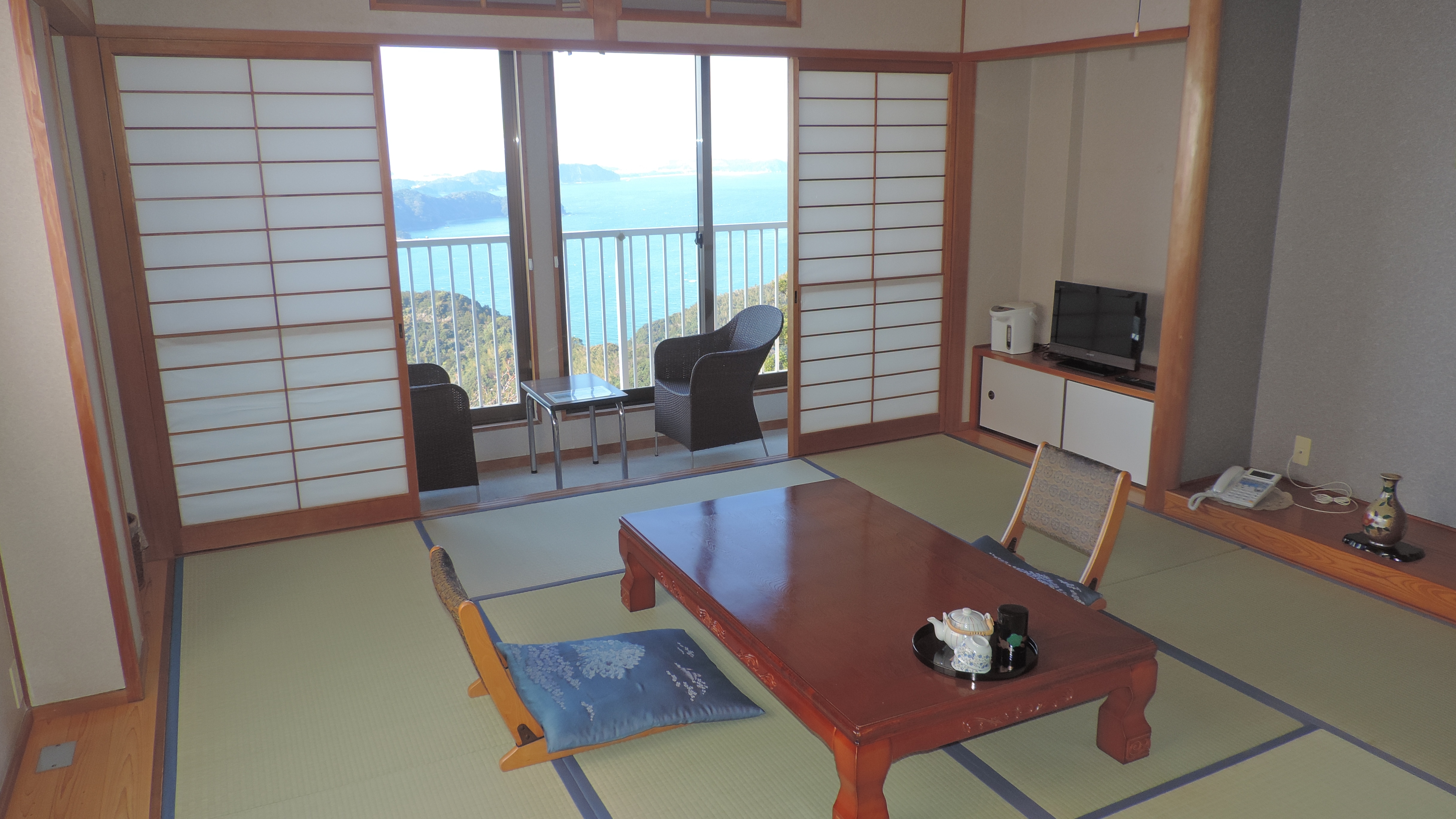 Japanese-style room (10 tatami mats)