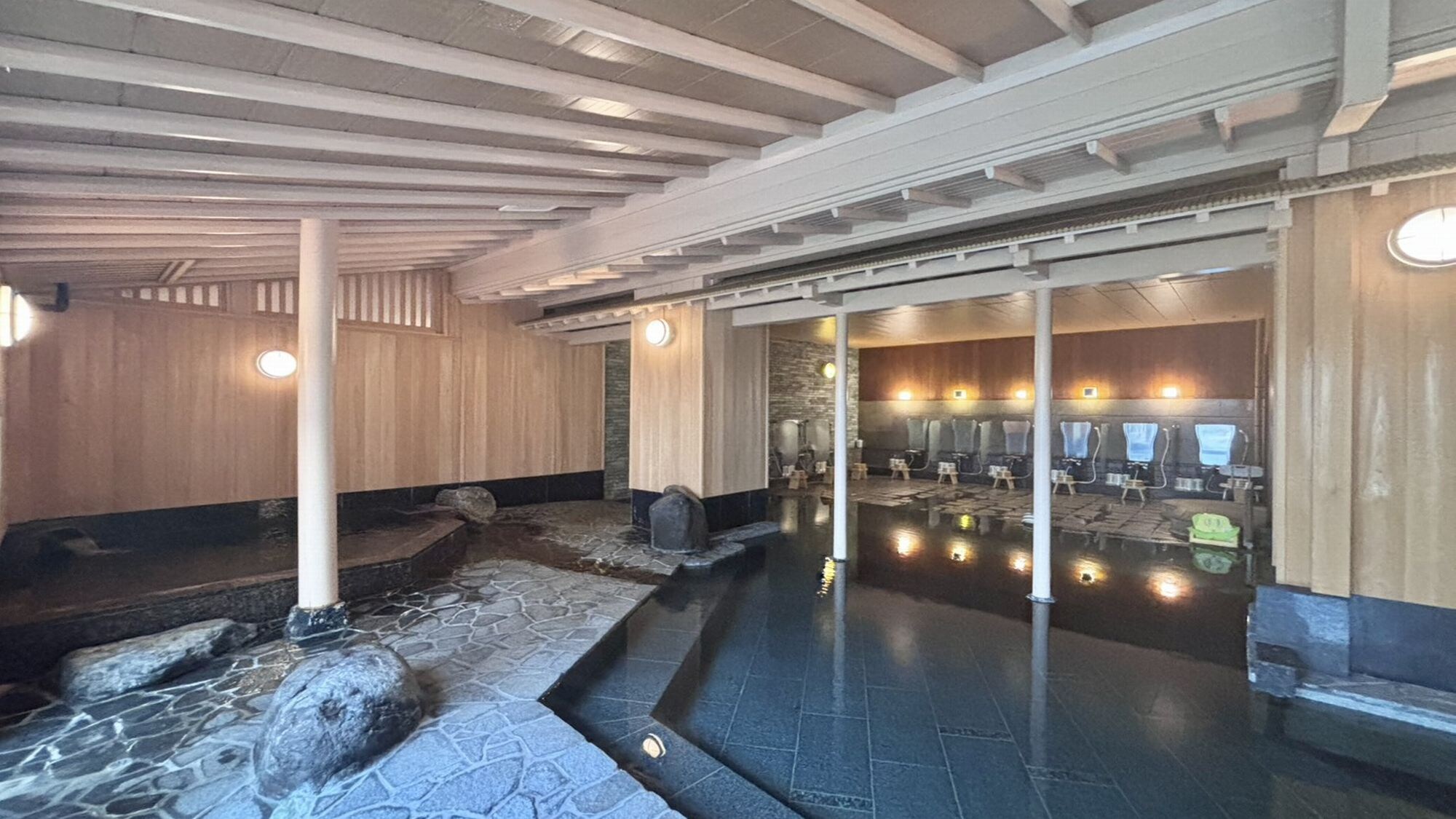 [Women's large bath] Enjoy a blissful moment in the spacious bath.