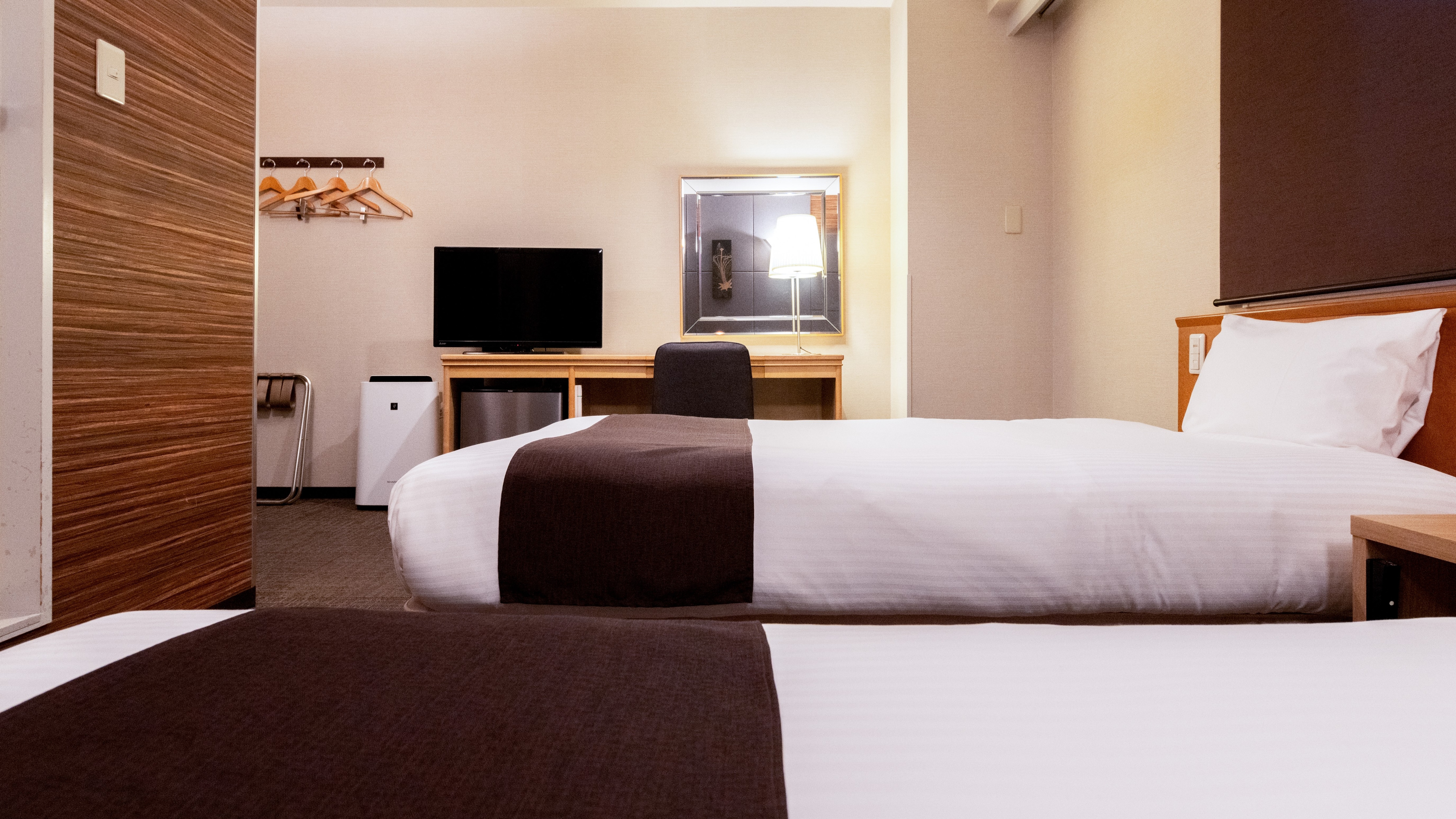 *Twin: A twin room with two Simmons 110m wide beds.