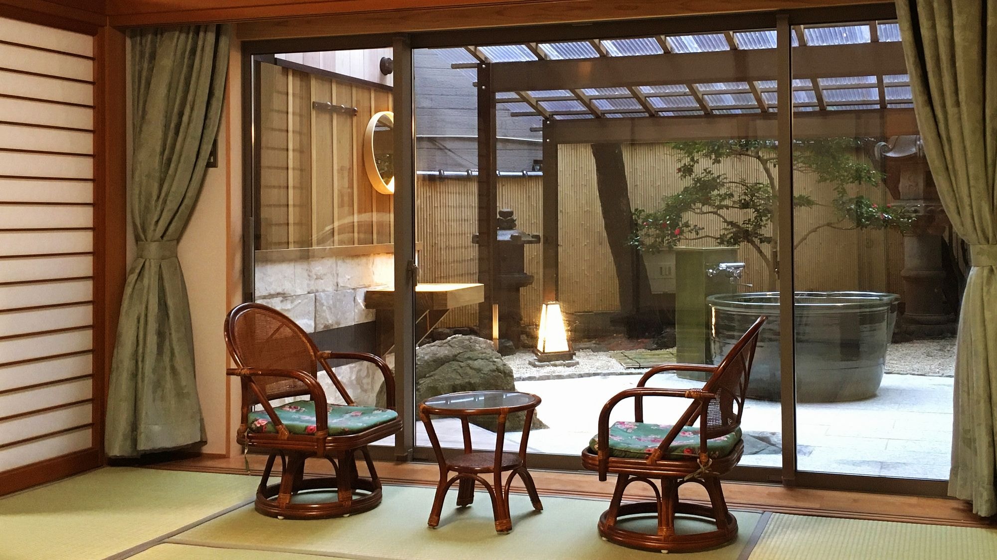 Guest room with open-air bath