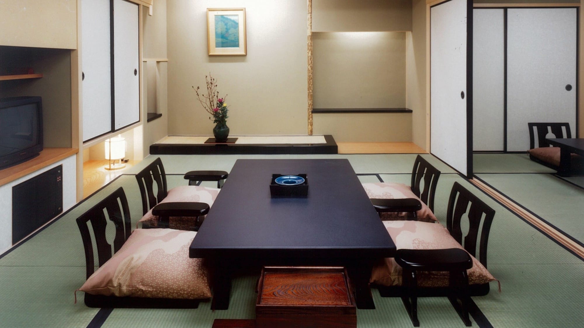 [Japanese-style room 10 tatami + 4.5 tatami] Room image