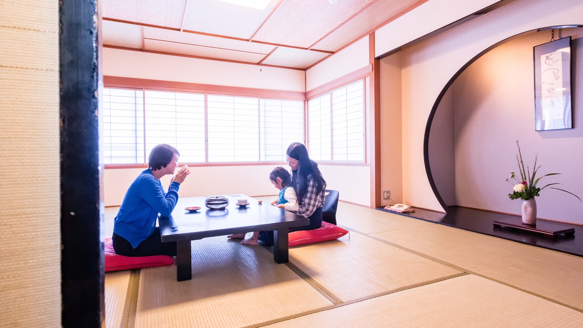 在日式房间内放松身心