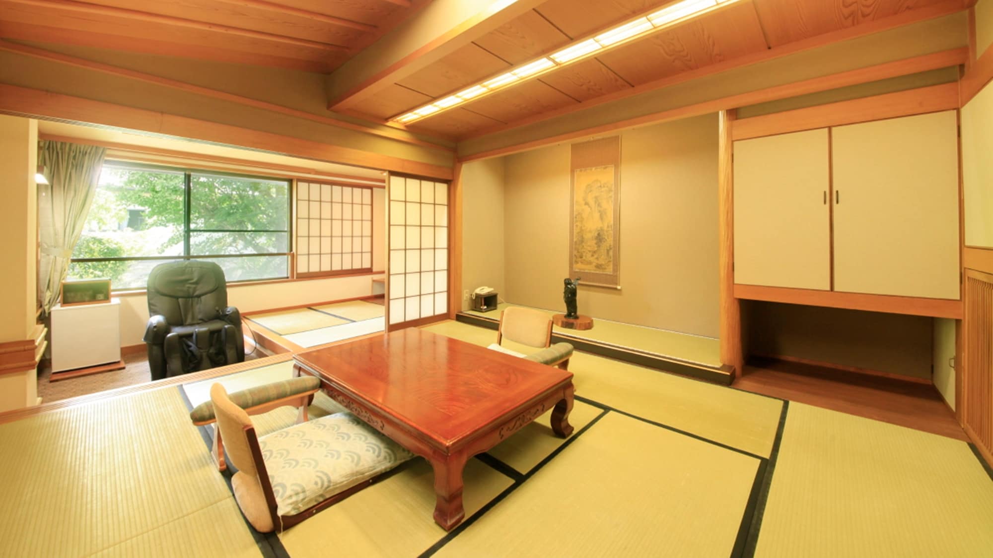 ■ [Hot spring indoor bath & Shoin-style study-style building] Purely Japanese-style guest room: Tsutsuji-no-Ma *One example/This room uses Akita cedar for the woodwork.