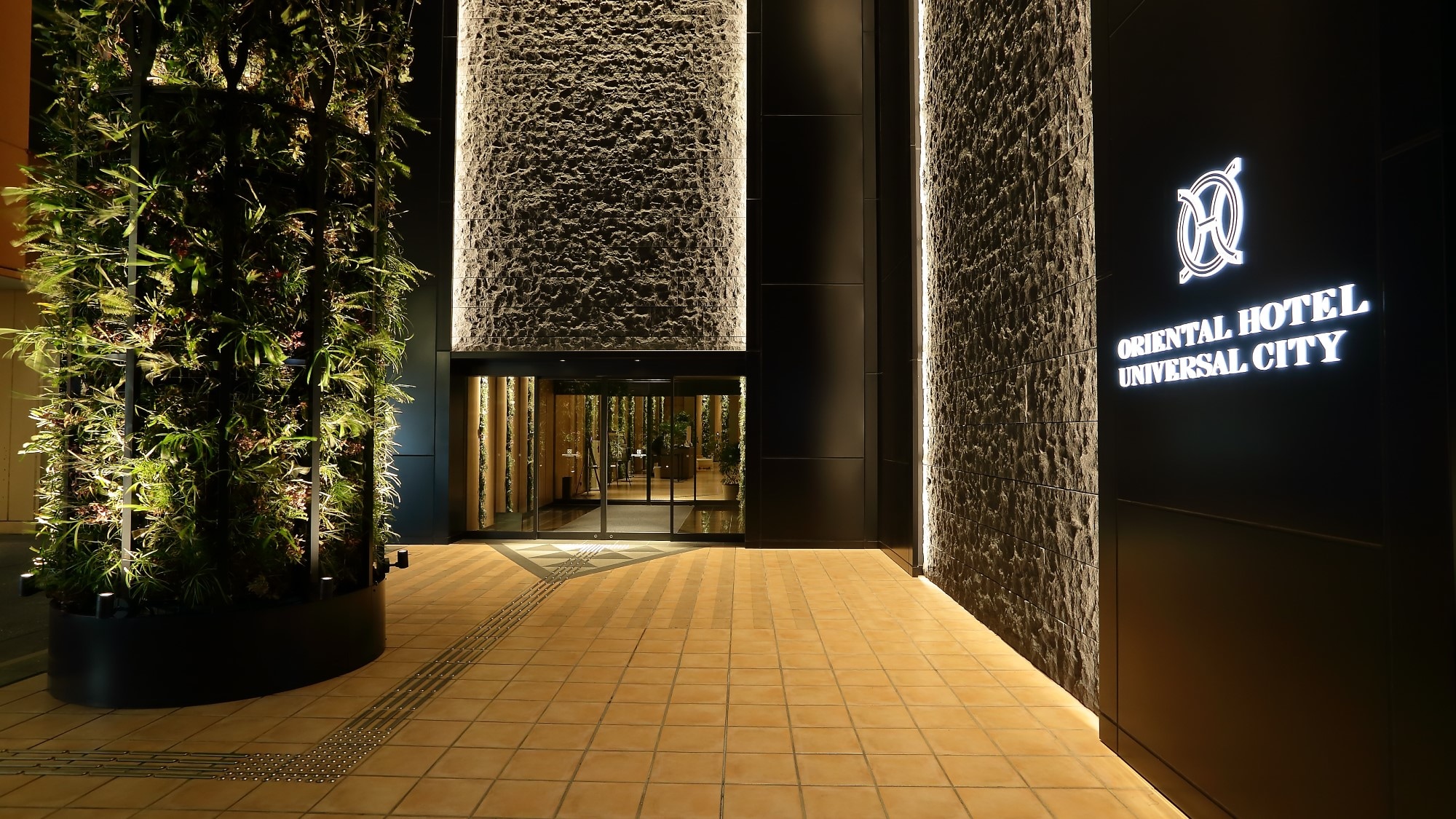 ◆ Hotel entrance