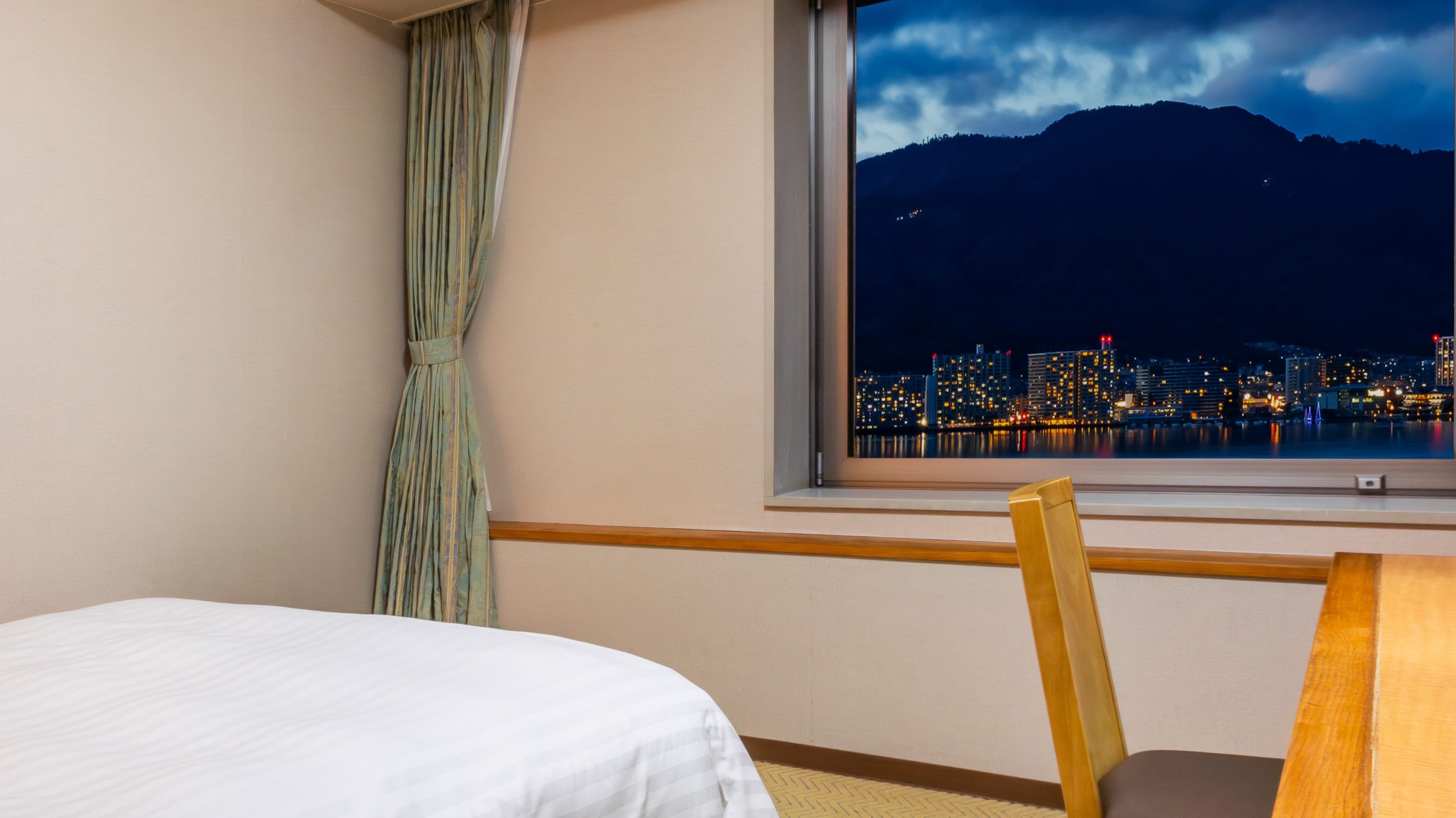 Lake View Double Room (Non-smoking, 18 square meters)