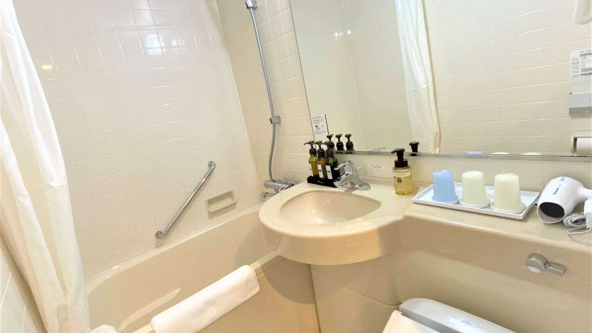Bathroom (superior triple)