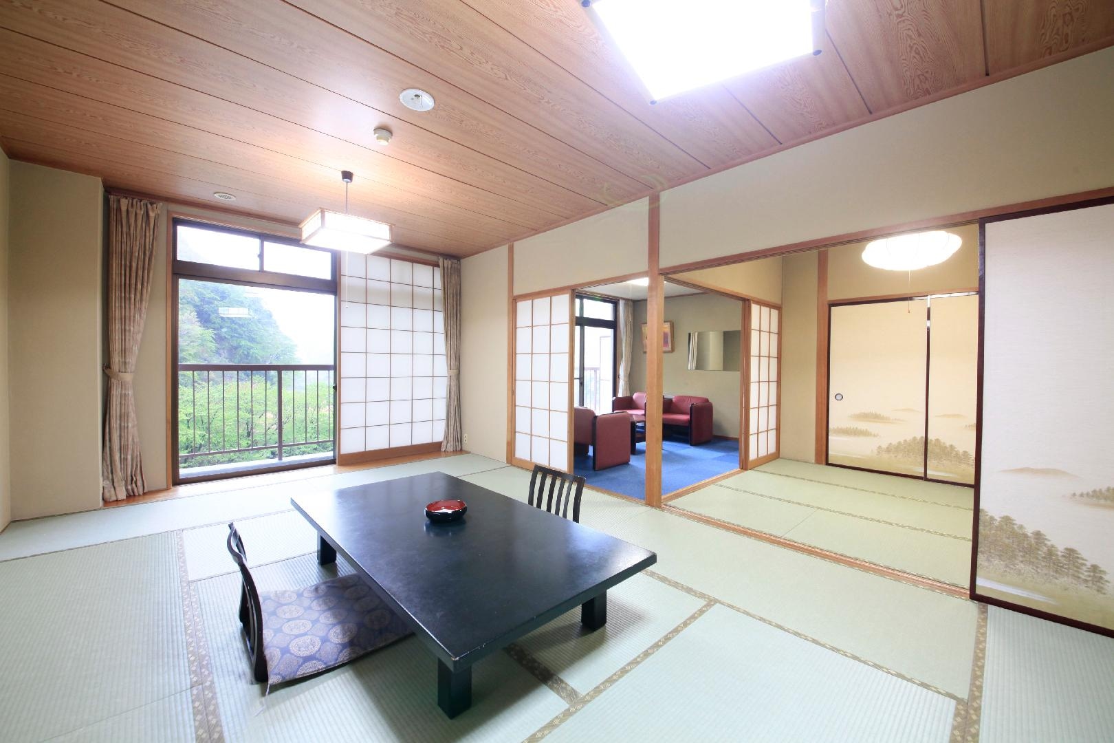Kamar bergaya Jepang di lantai 3 12+4,5 tatami