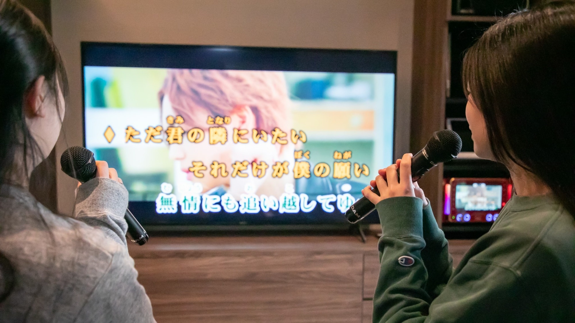 Karaoke tại phòng nghỉ (Kohaku, Hisui, Shion)