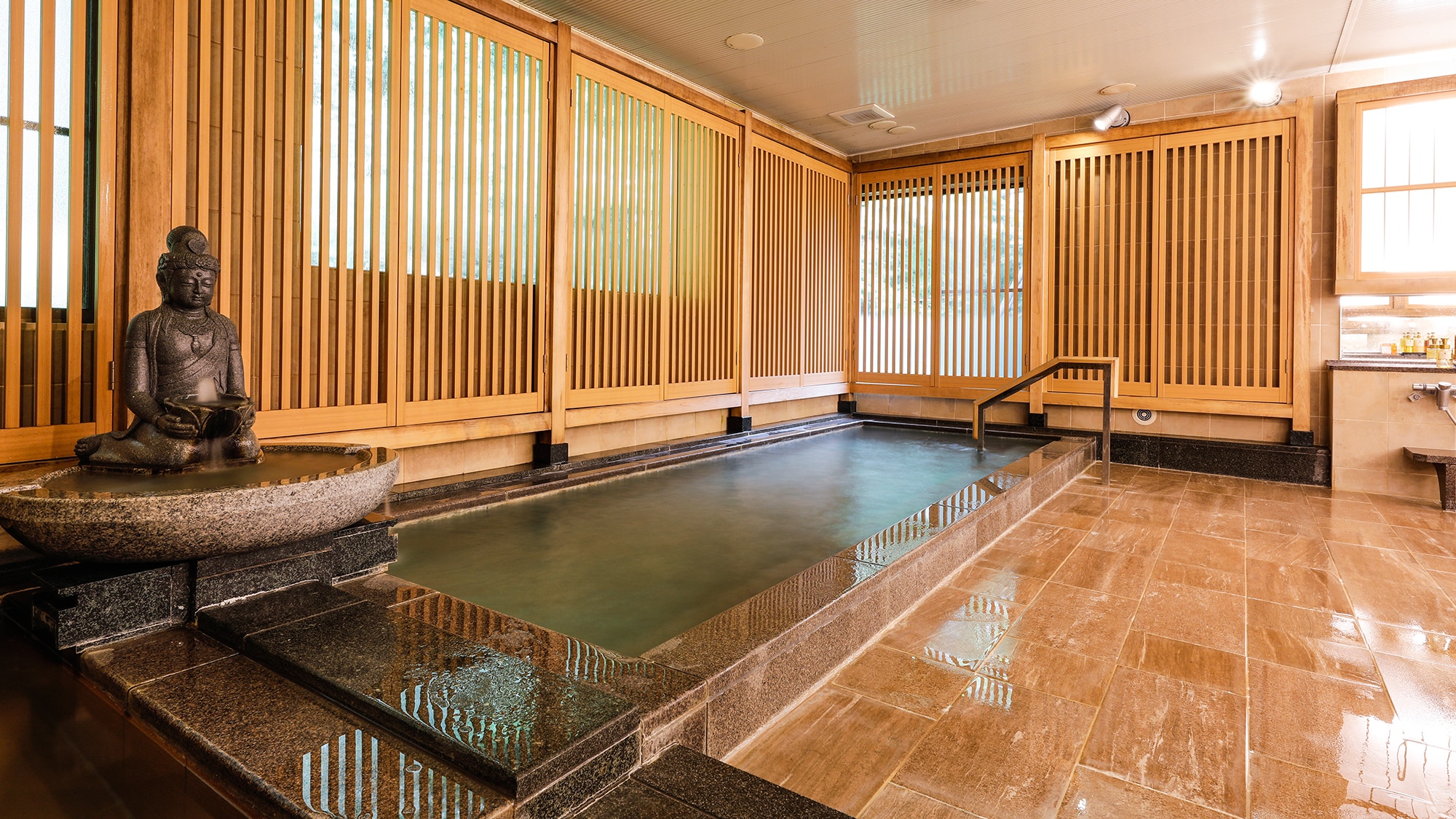 [Byakuren-no-Yu] A Japanese-style bath with lighted shoji screens.