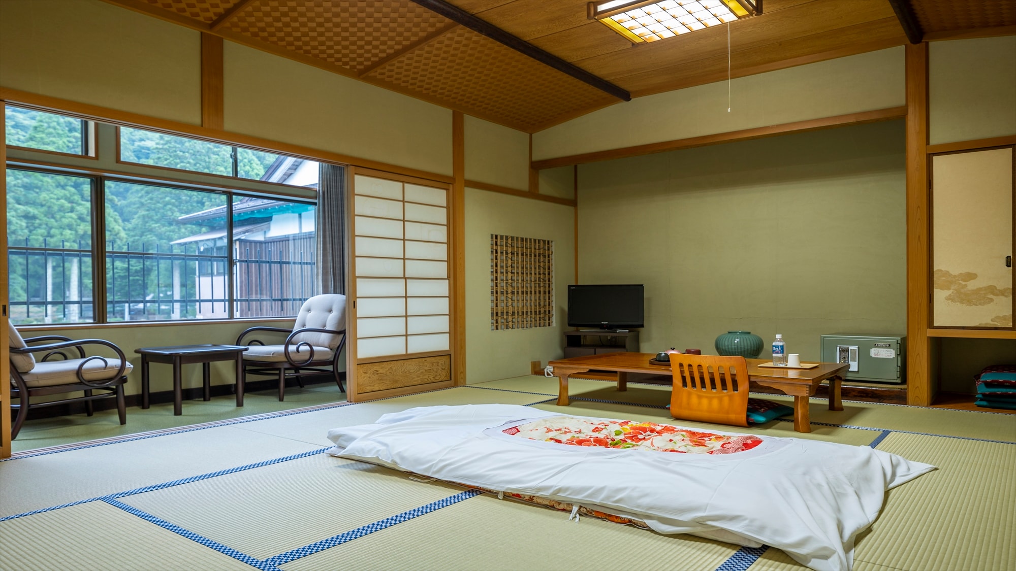 [2F] Japanese-style room, 10 tatami mats (with toilet)
