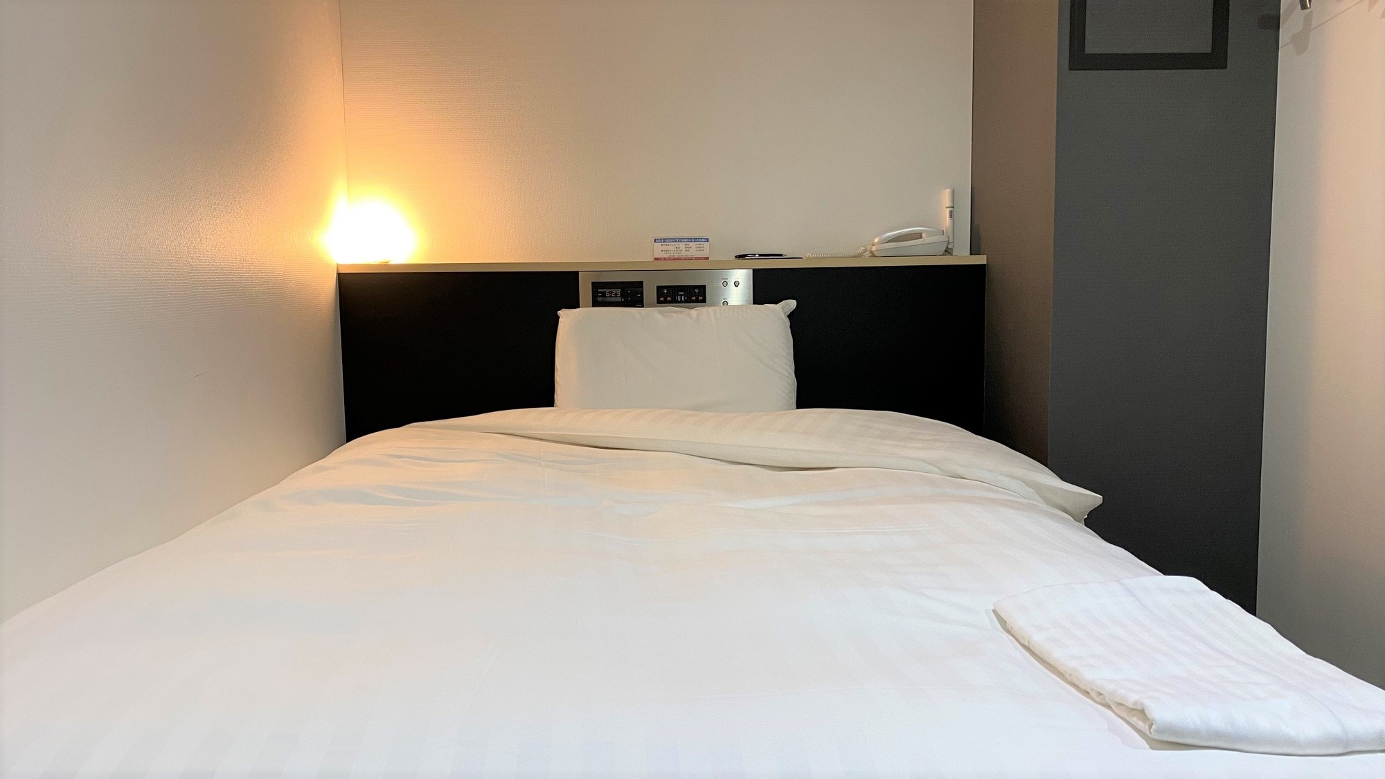 Tempat tidur kamar semi-double sayap baru