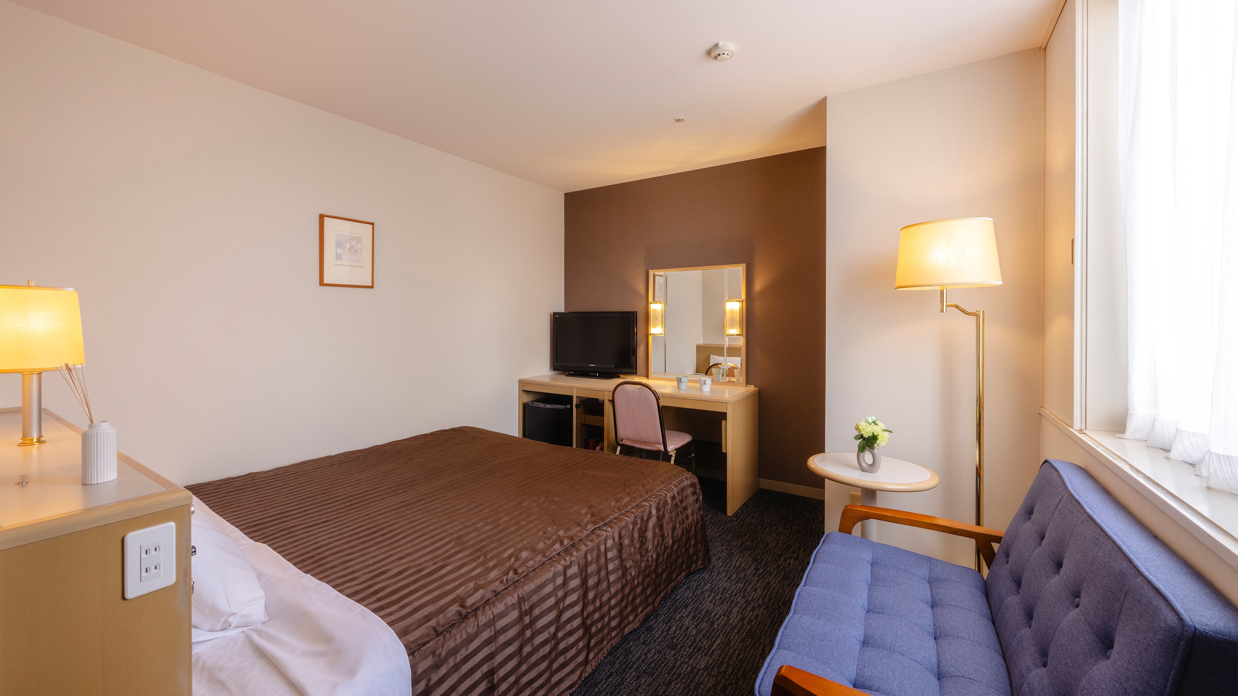 *Double bedroom/All rooms equipped with Simmons beds! Spacious 17m2 x 160cm wide double room