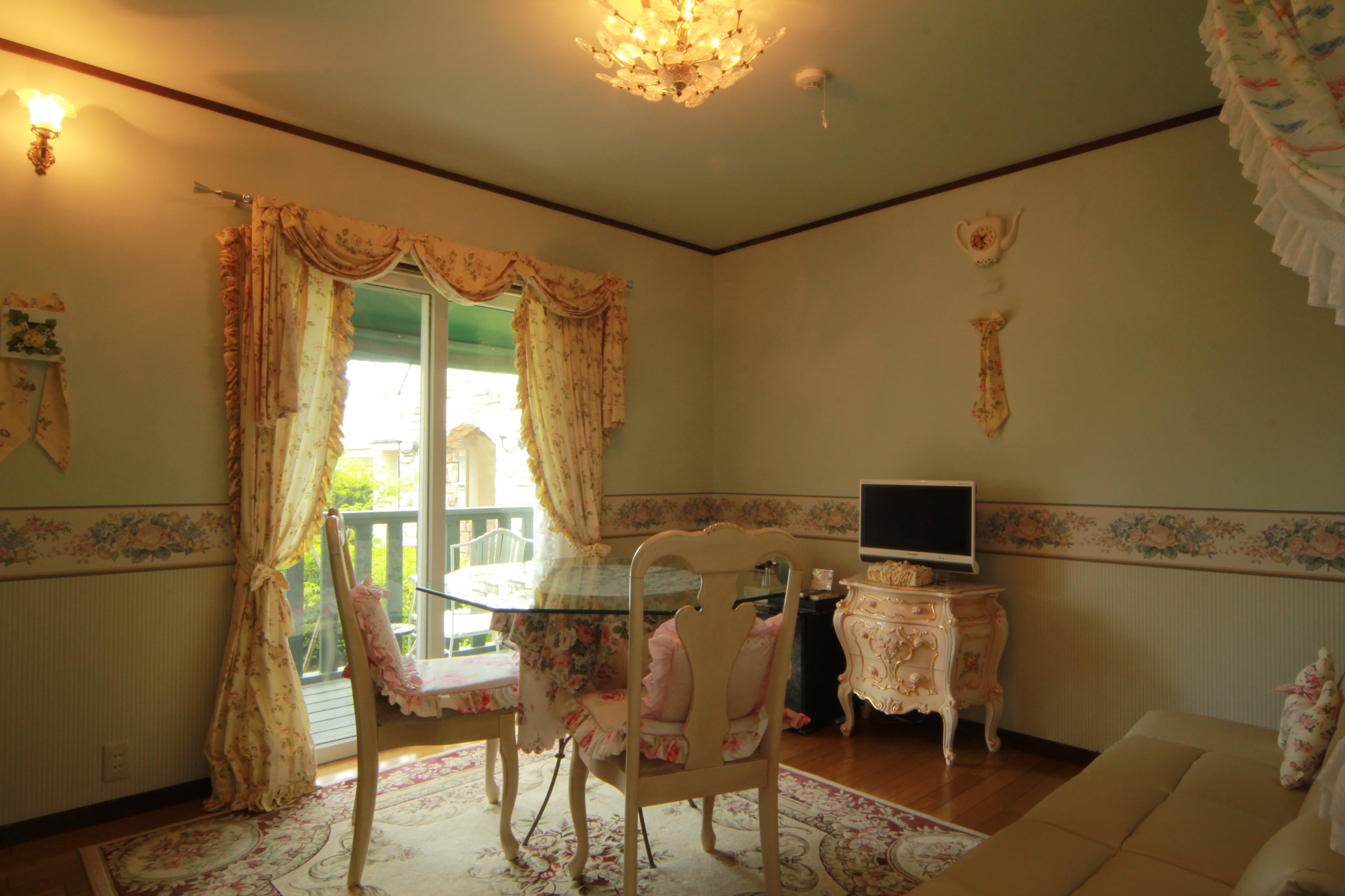 Cottage Suite Living