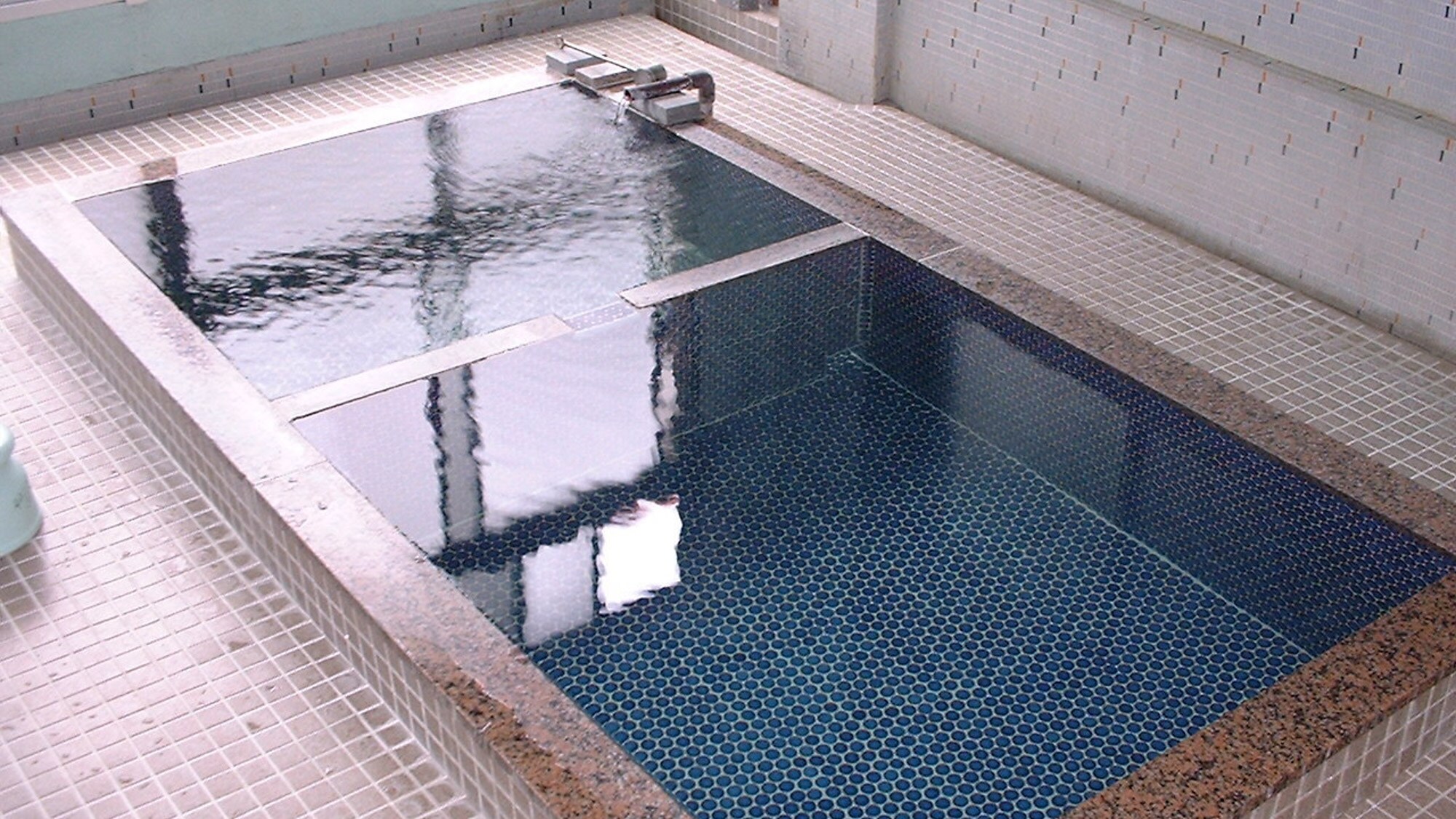 *[Main building bath] A hot spring bath with abundant hot water, straight from the source