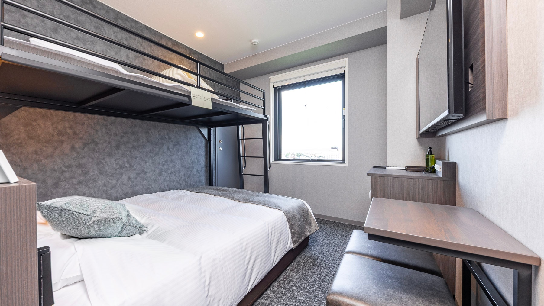 Anda dapat memisahkan bagian atas dan bawah untuk penggunaan yang efektif.