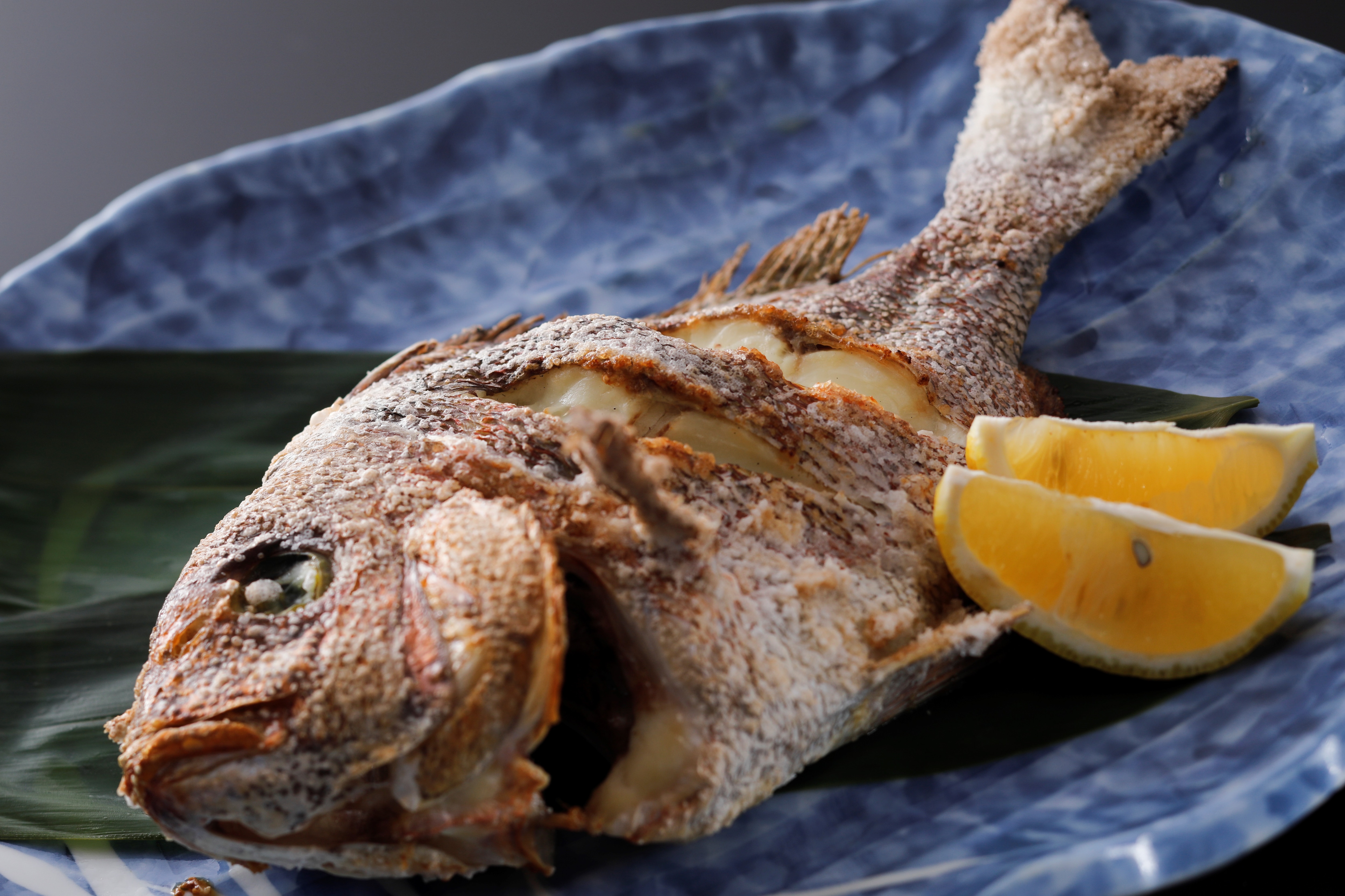 特色菜是烤整條鯛魚