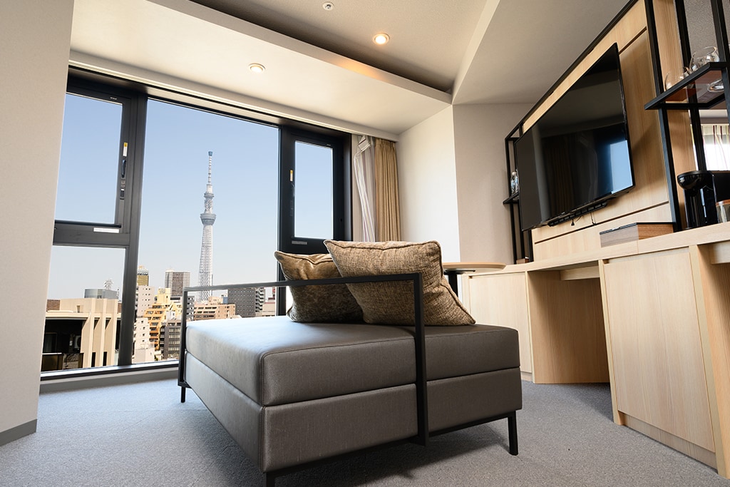Corner suite room