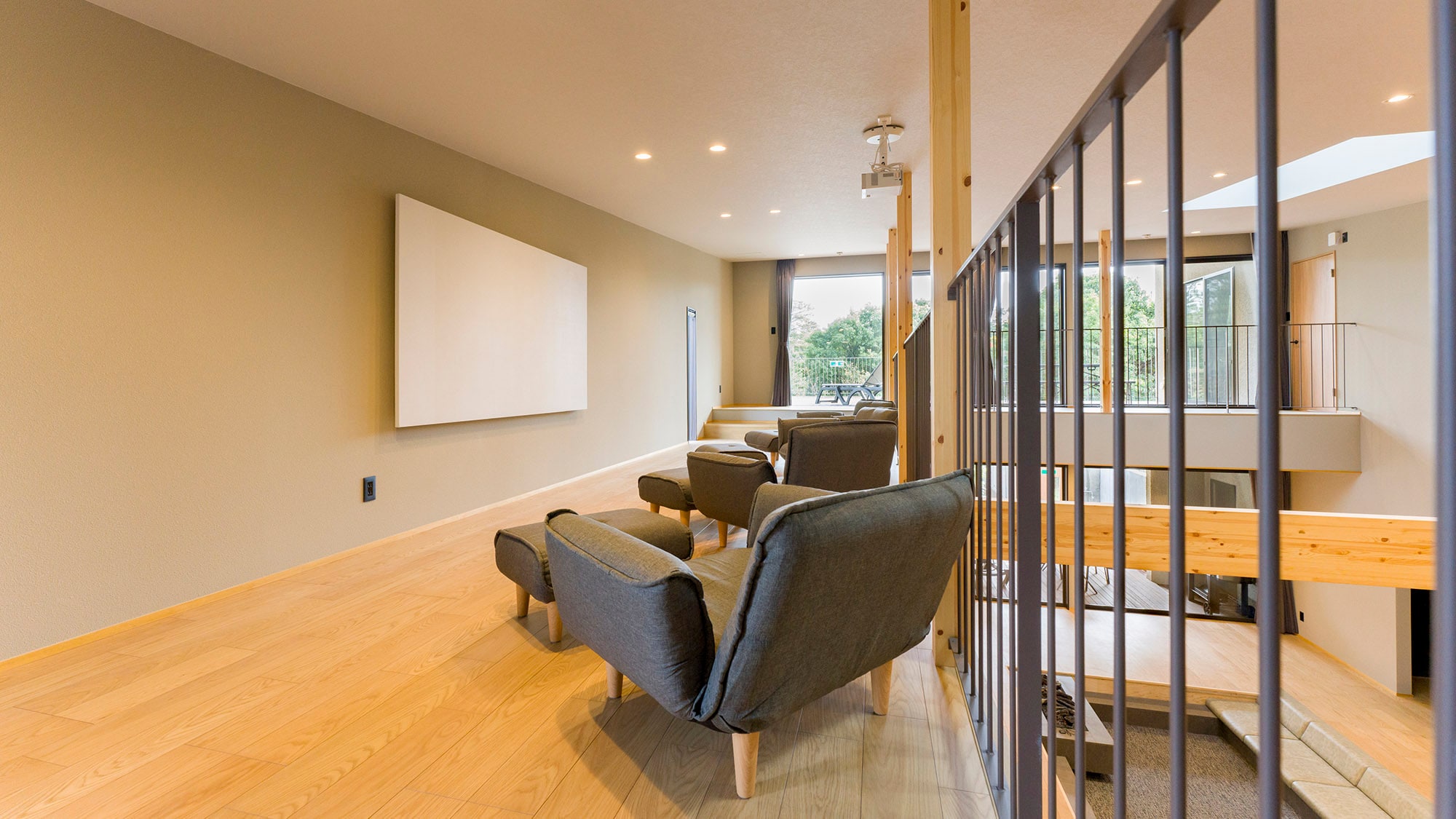 [Gedung A] Ruang teater dilengkapi dengan proyektor