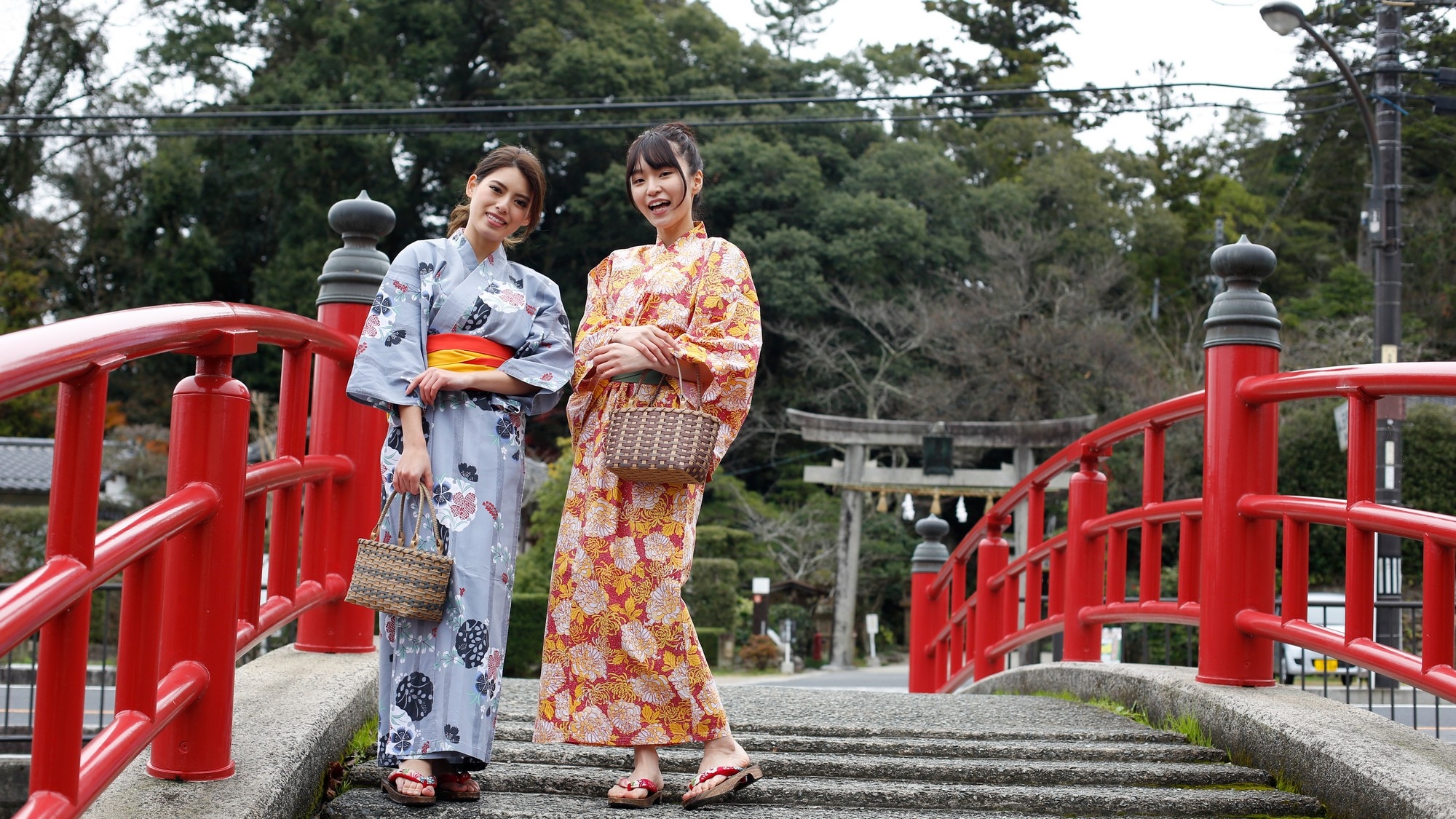 [Love come true bridge] It is said that love will come true if you take a picture so that the bridge and the torii are reflected.