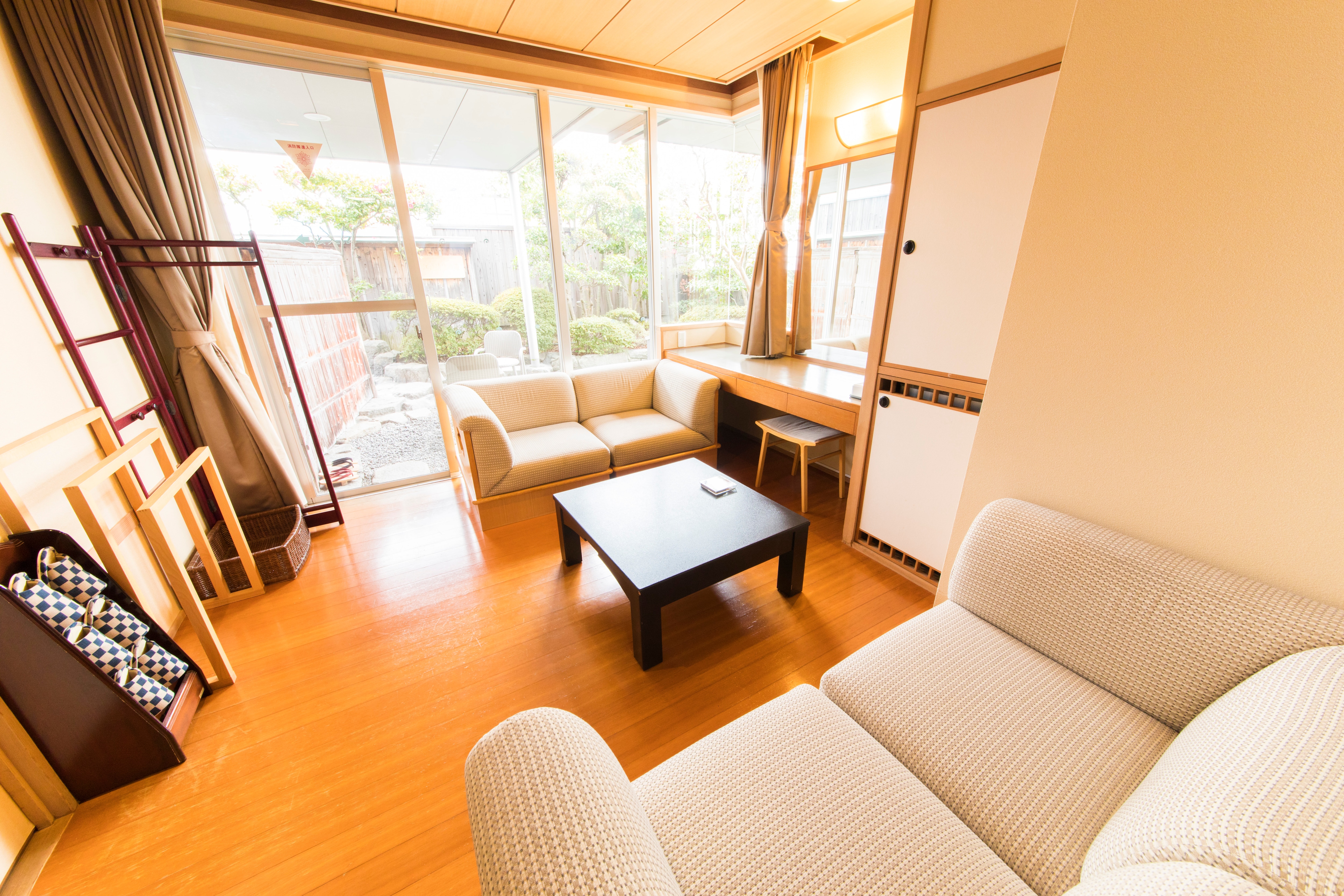 Room 701 Guest room
