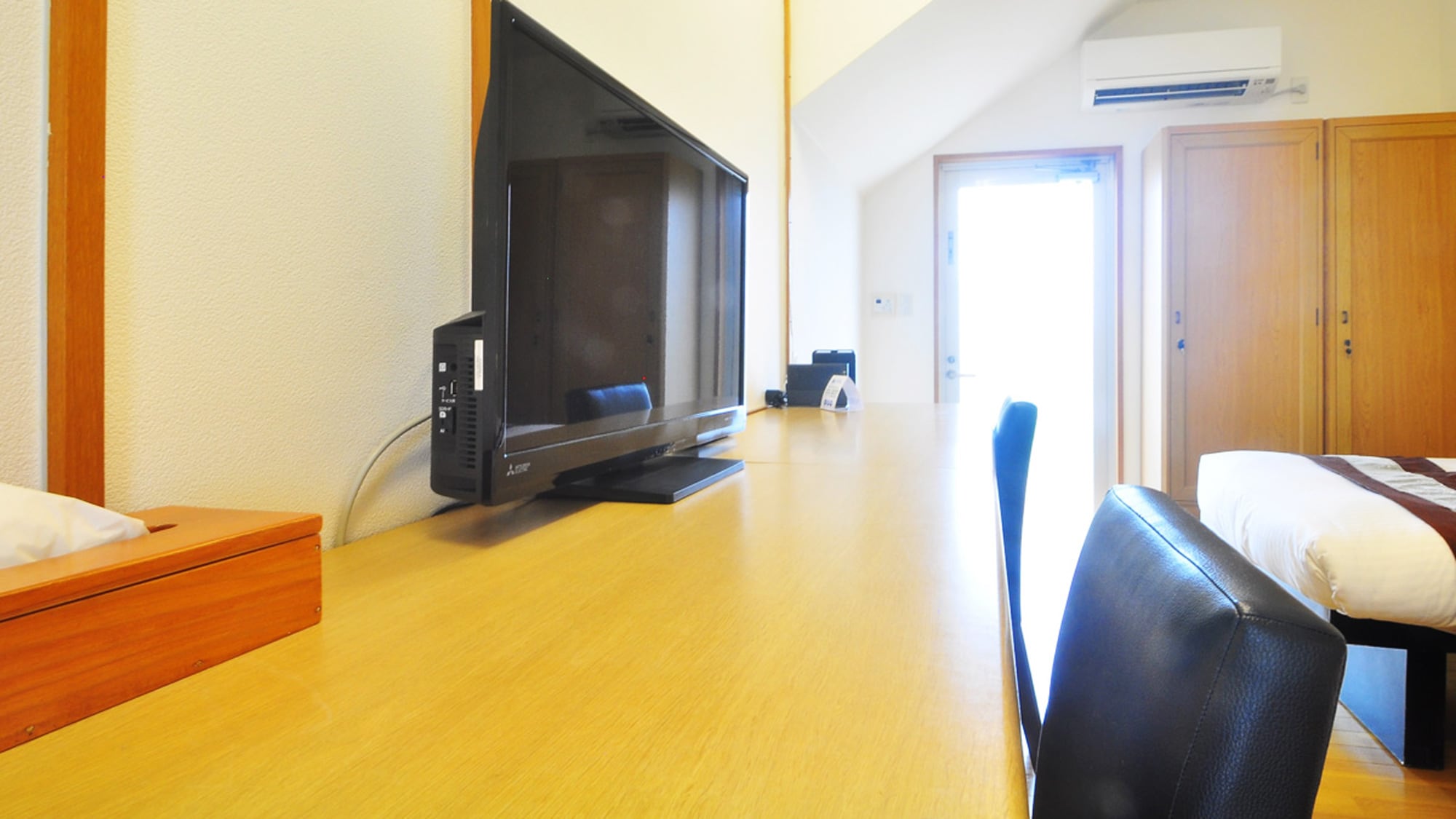 Fusaki Annex [Annex 1F Room] Guest room: equipped with desk, TV, and closet