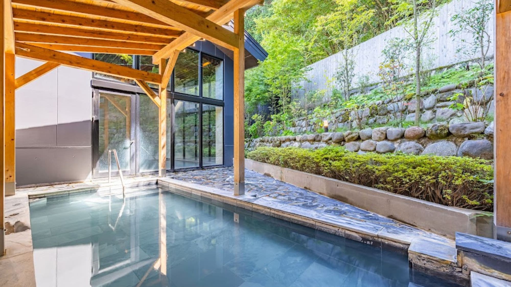 Large open-air bath (example)