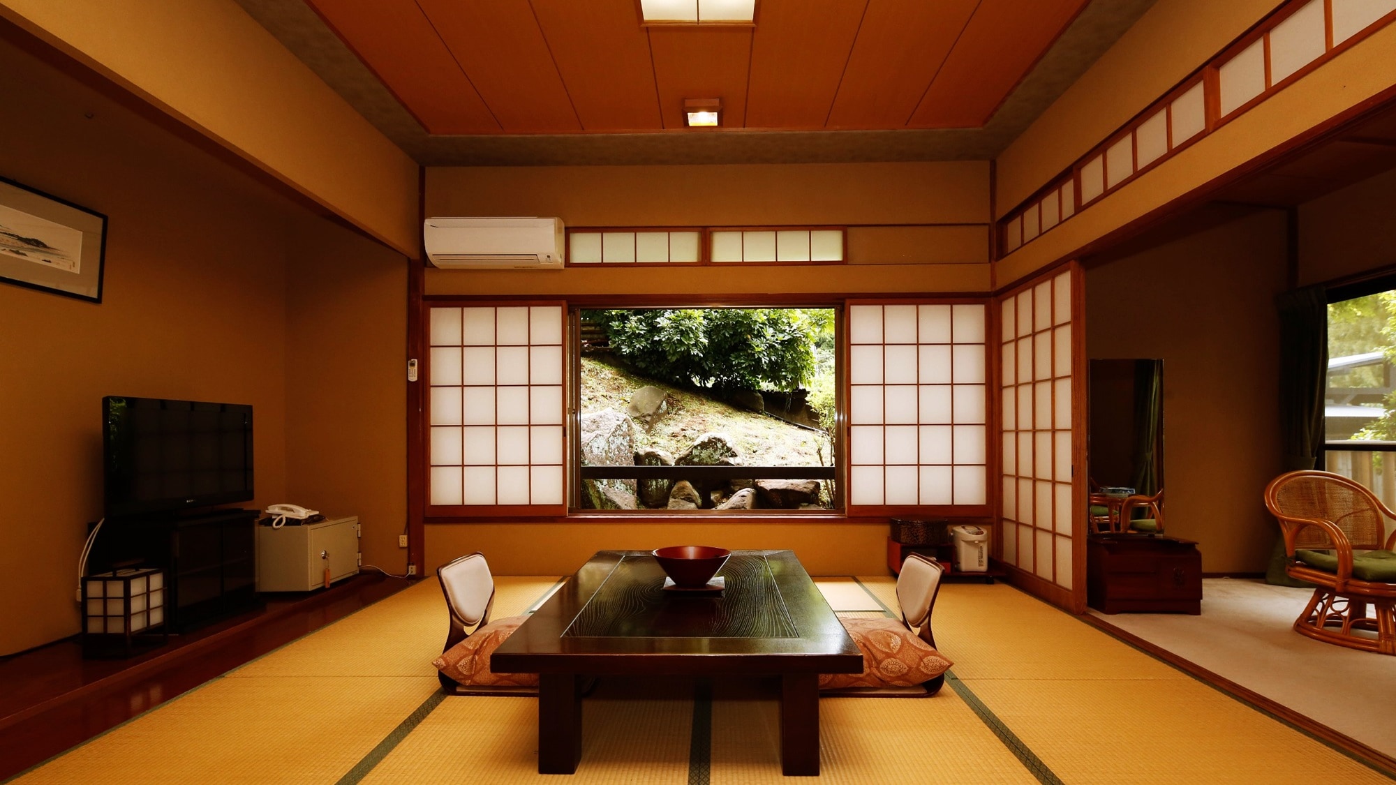 [ปลอดบุหรี่] ห้องสไตล์ญี่ปุ่นขอบกว้าง เสื่อทาทามิ 10 ผืน พร้อมอ่างอาบน้ำไซเปรส