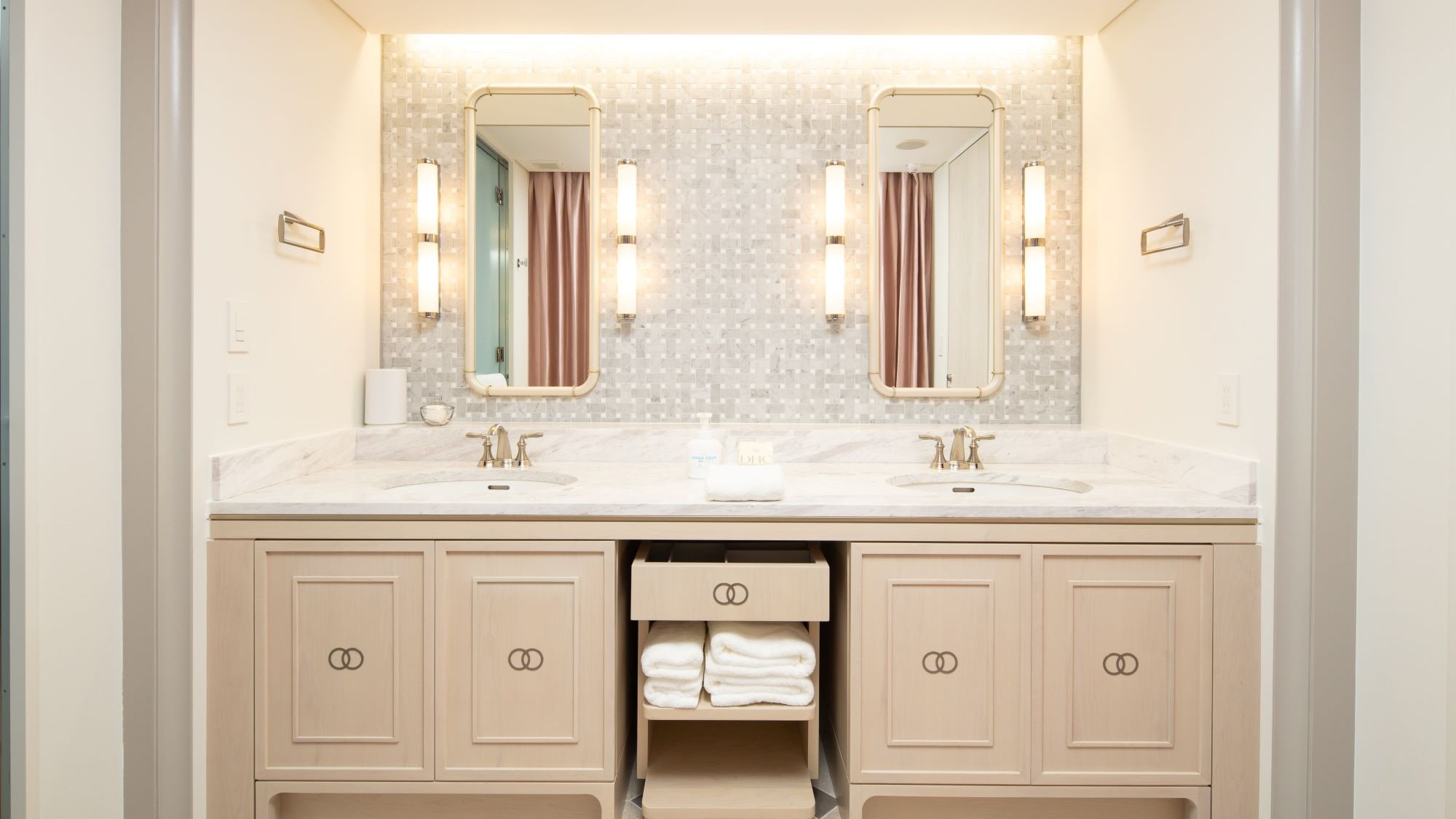 East Building Luxury Type Basin