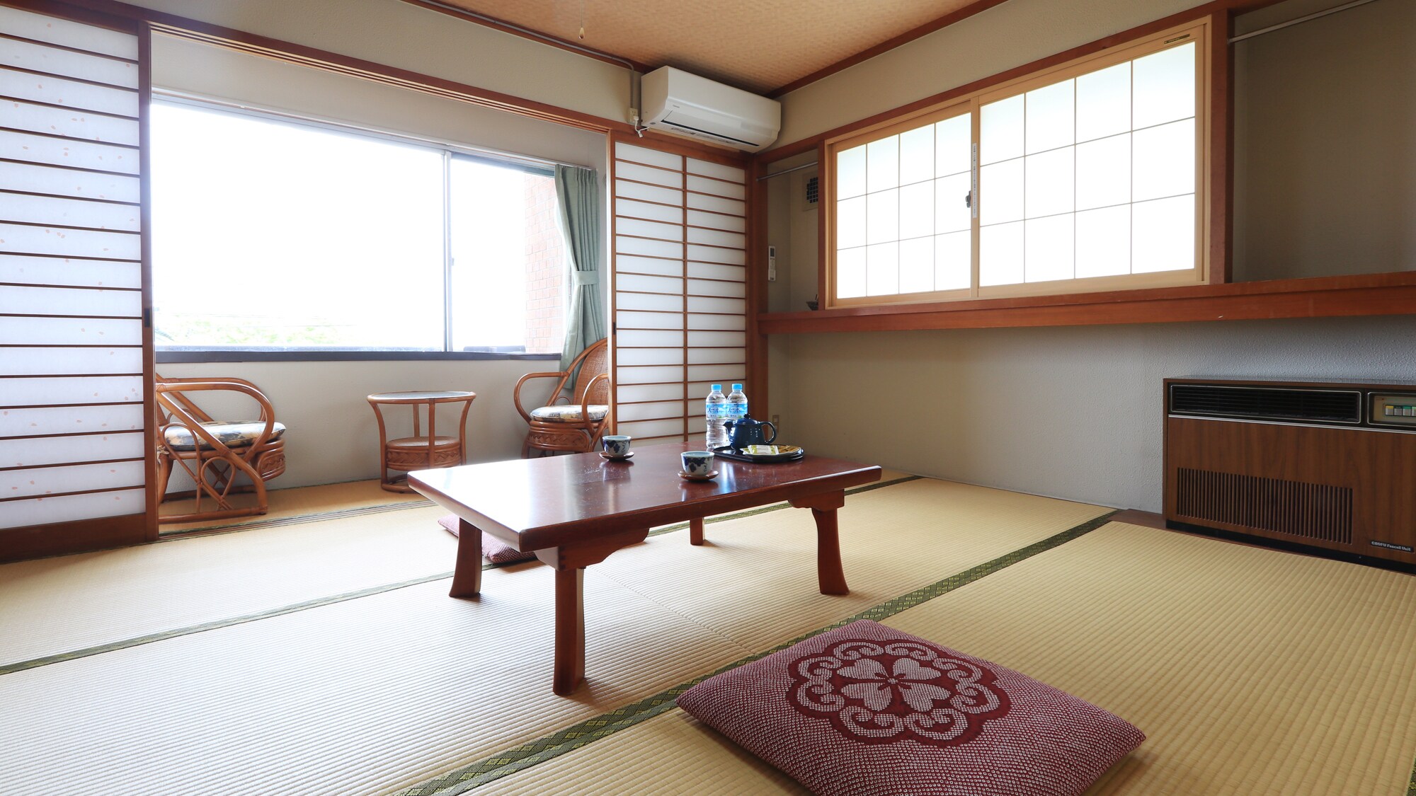 [12 tatami Japanese-style room] Please relax and unwind