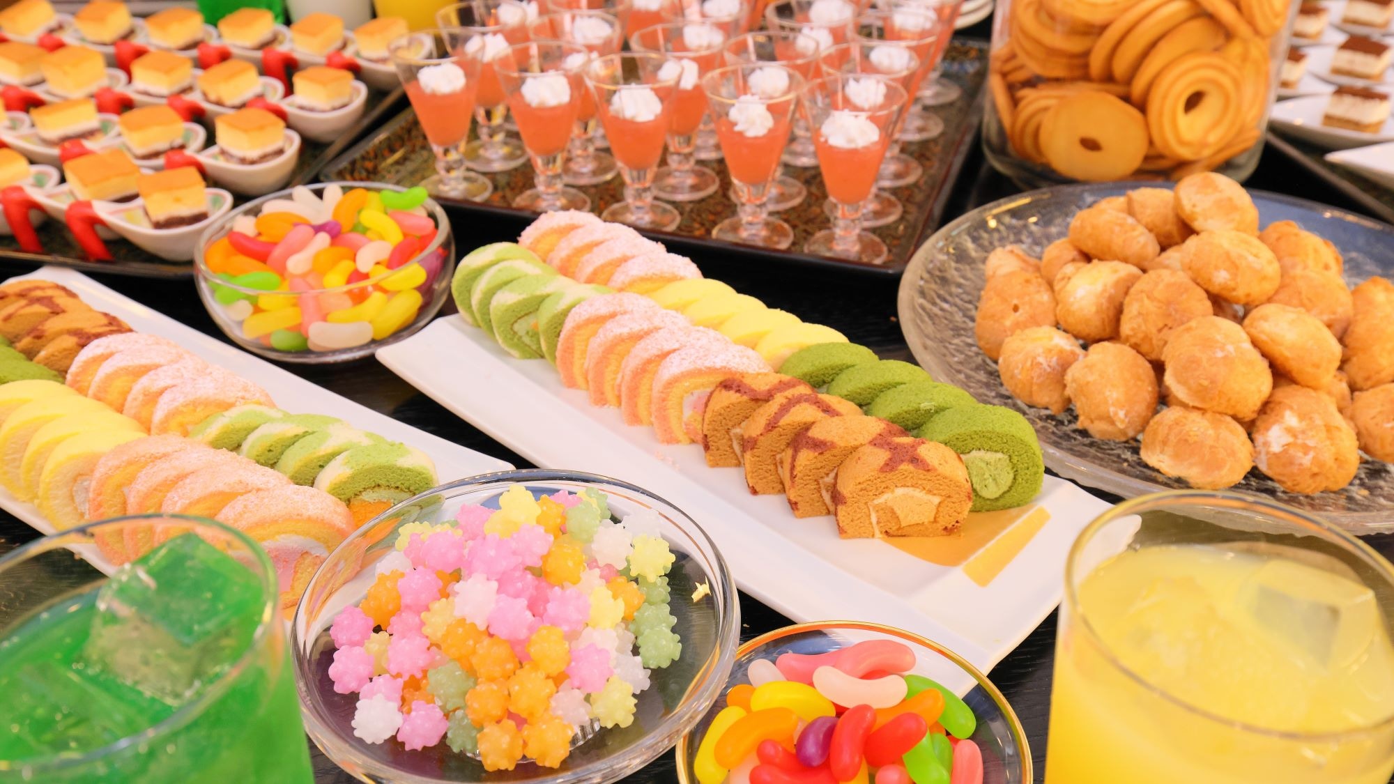 Sweets cafe in the lobby after dinner (19:00-21:00) free!