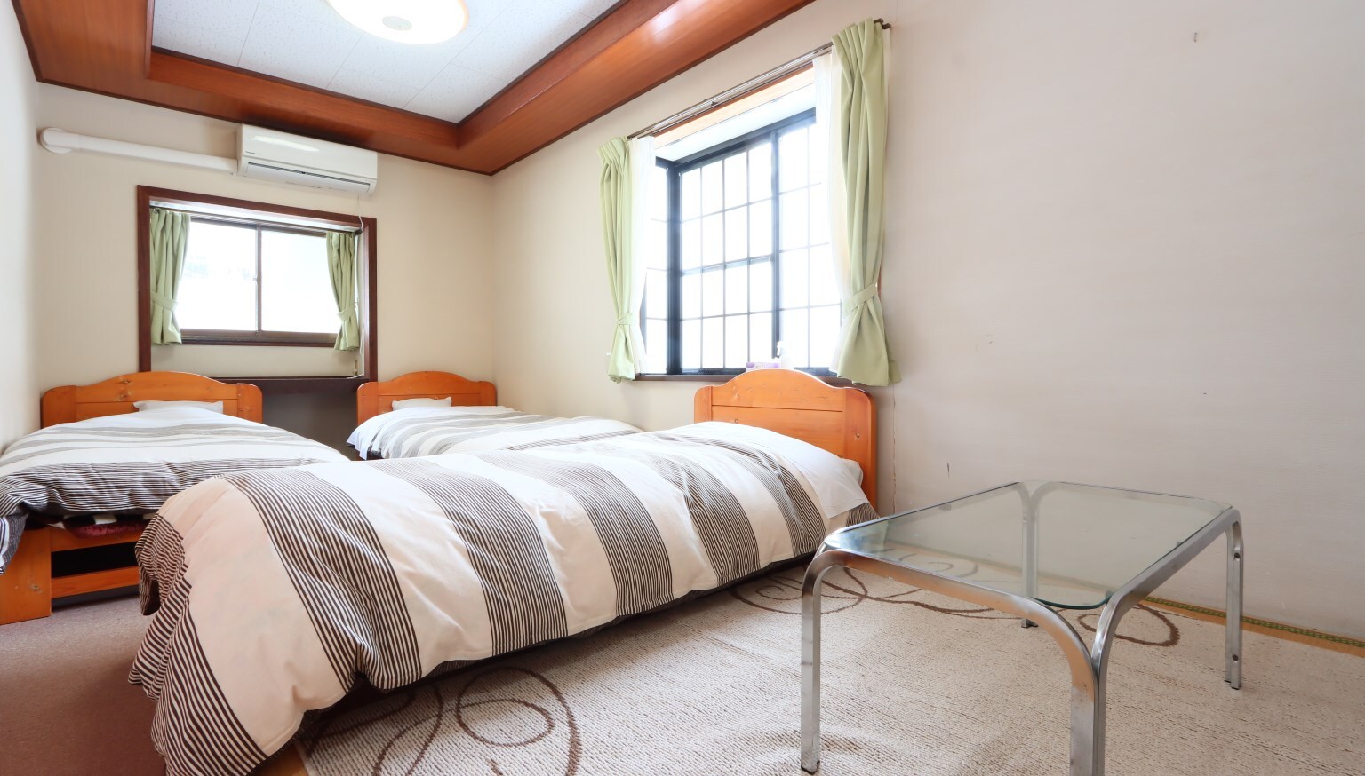★ [Japanese-Western style room] 3 beds + 3 tatami mat Japanese-style room (no bath or toilet)